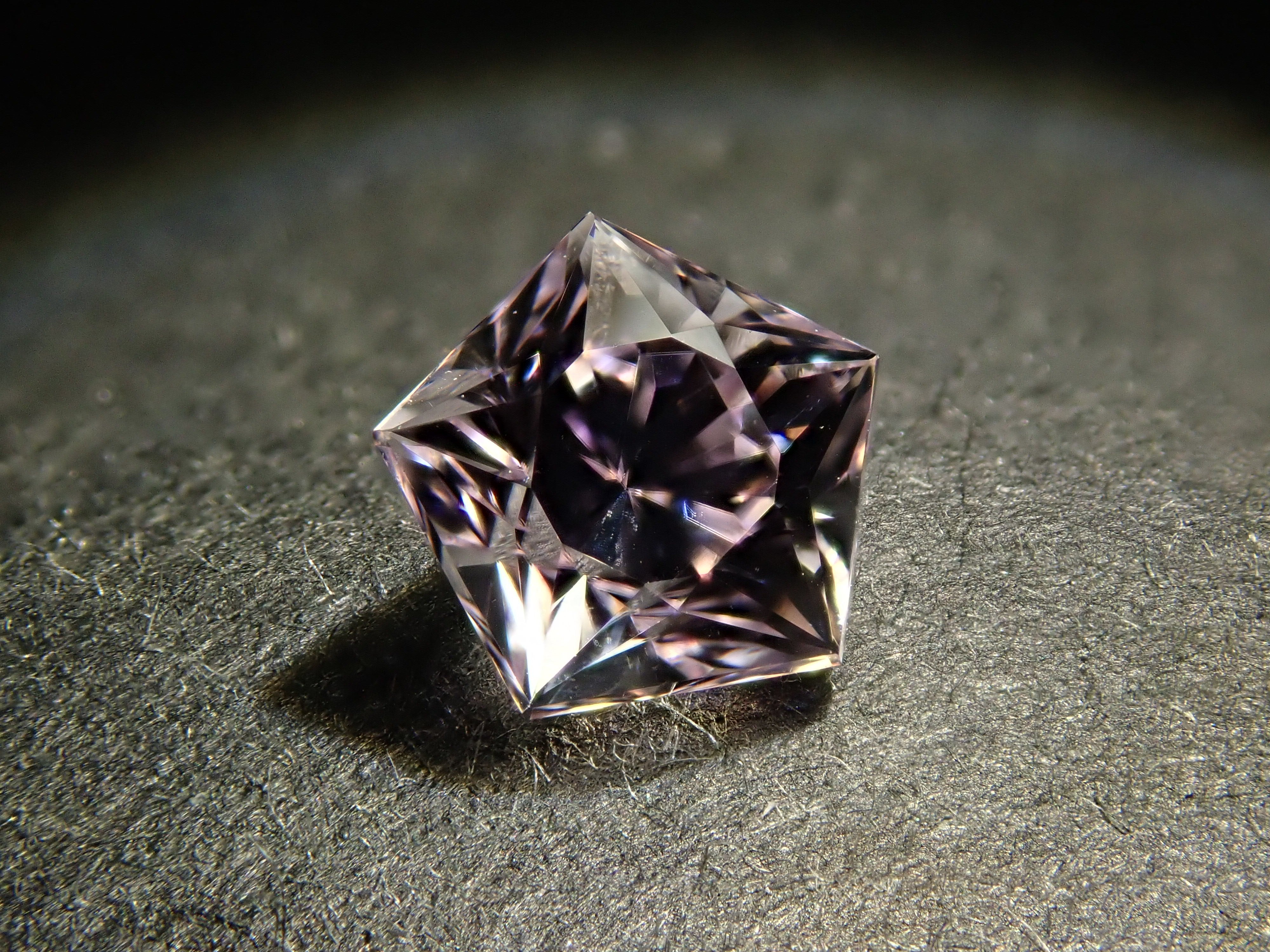 12561086掲載】アフガニスタン産クンツァイト 0.606ctルース