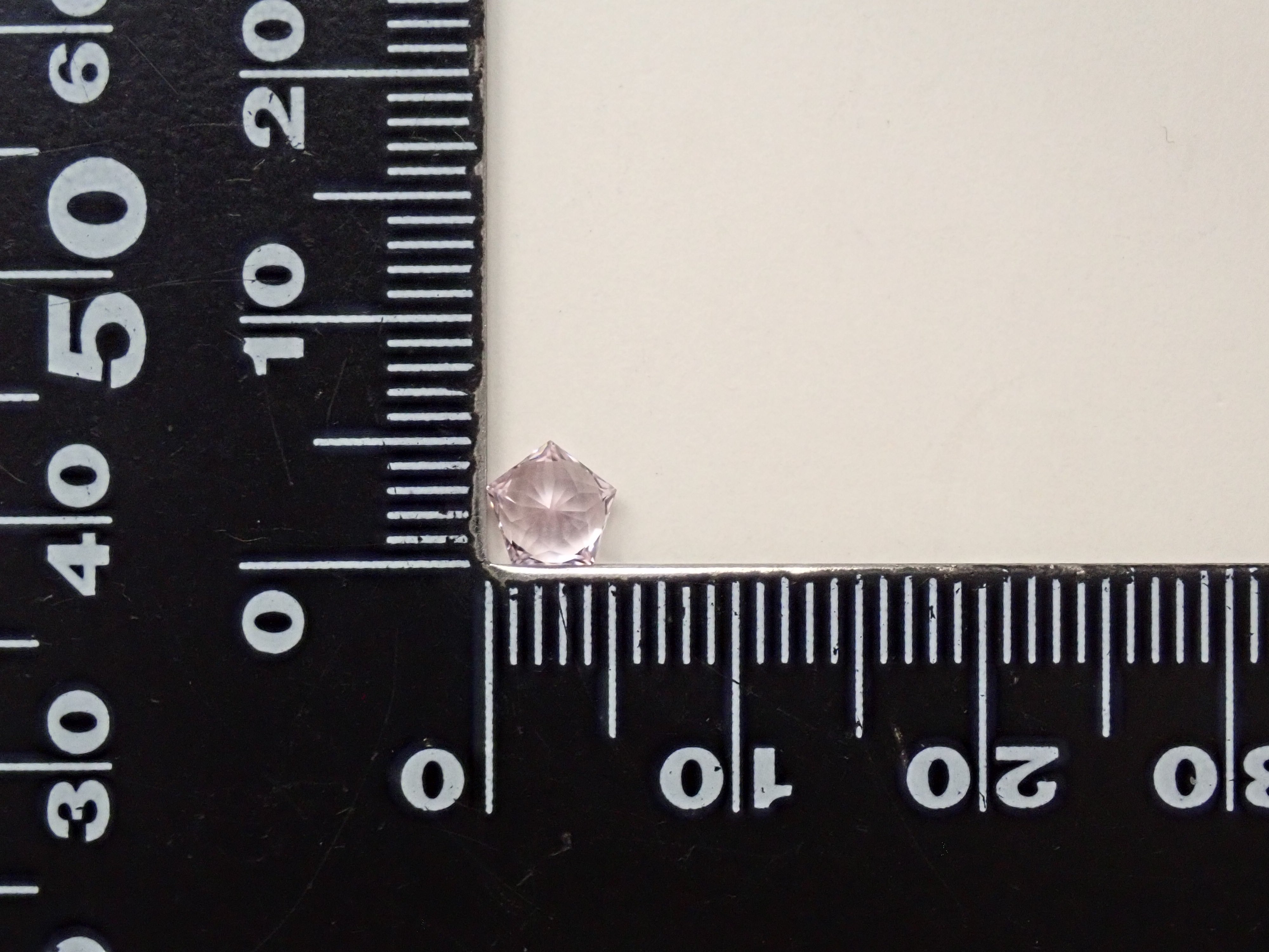 【2/4 22時販売】アフガニスタン産クンツァイト 0.606ctルース