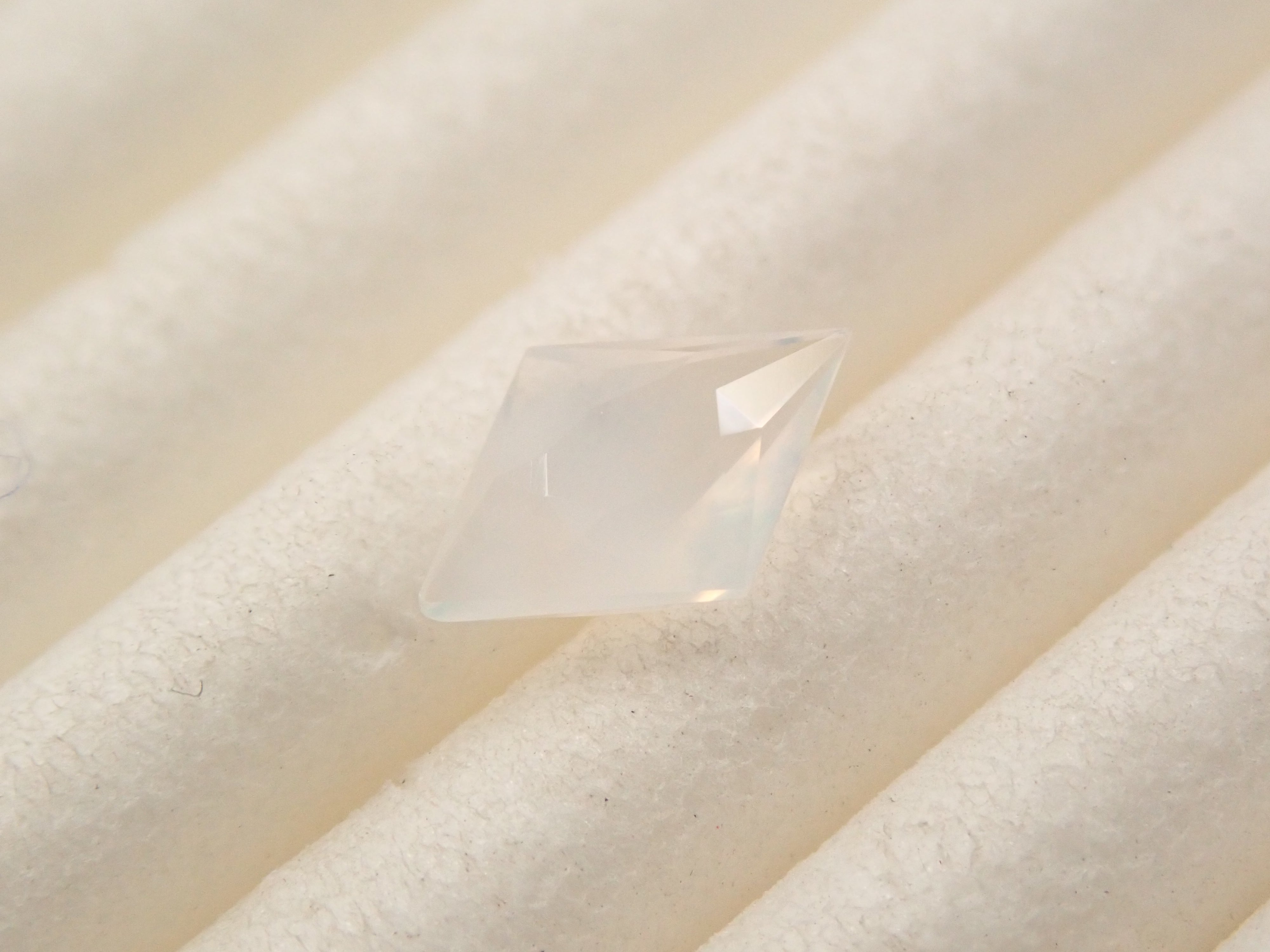 [12561175] Mexican Opal (Faceted) 0.208ct Loose