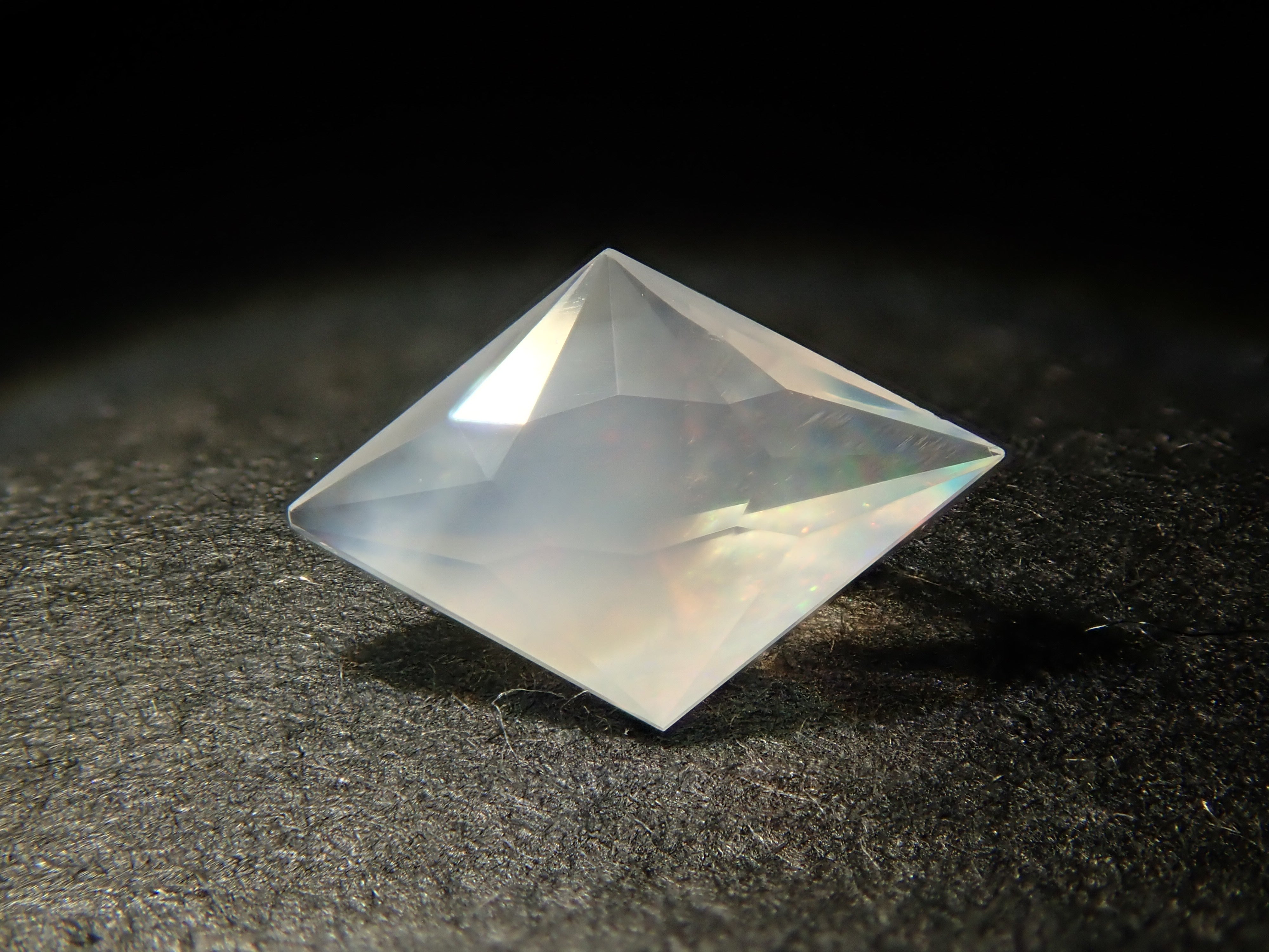 [12561175] Mexican Opal (Faceted) 0.208ct Loose