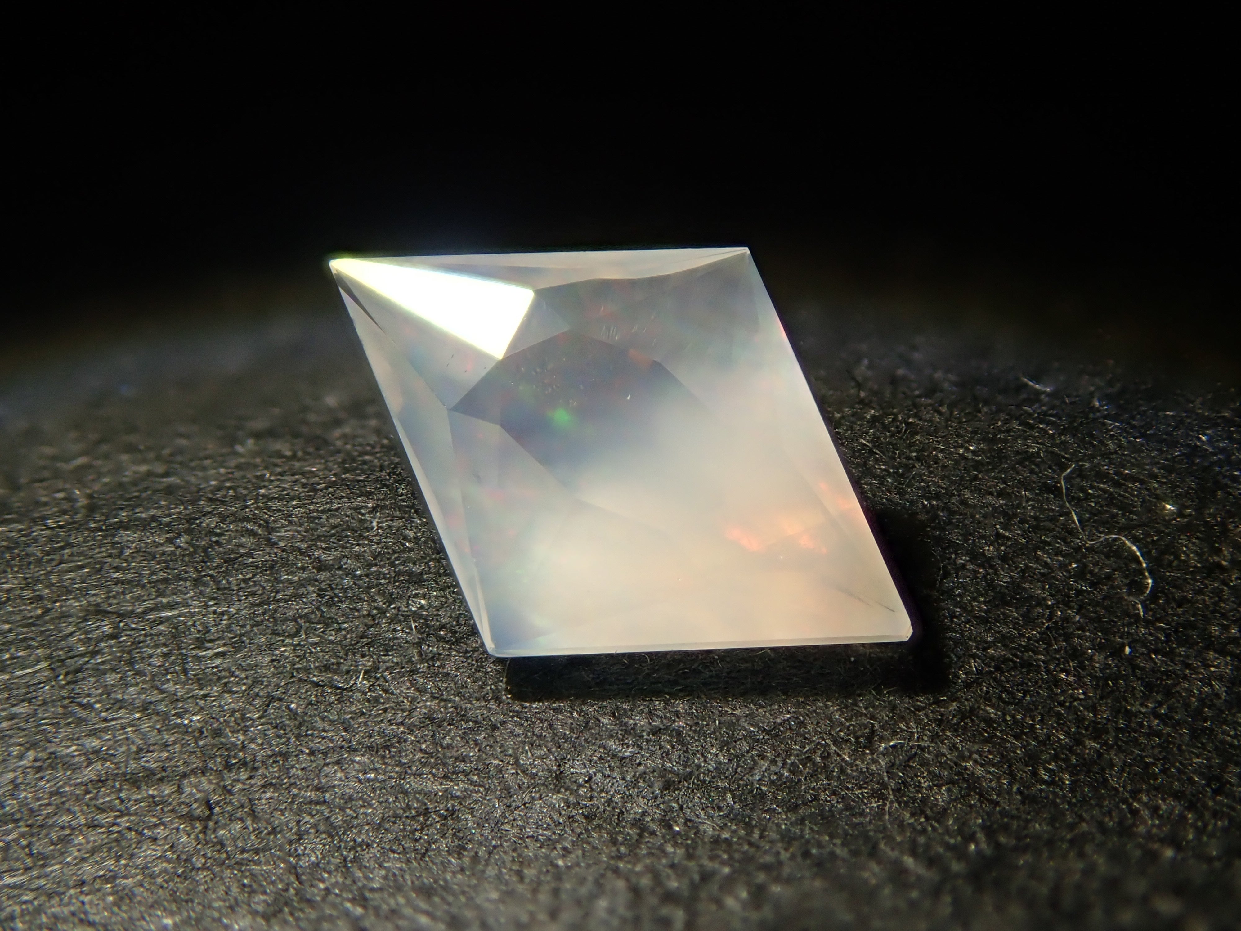 [12561175] Mexican Opal (Faceted) 0.208ct Loose