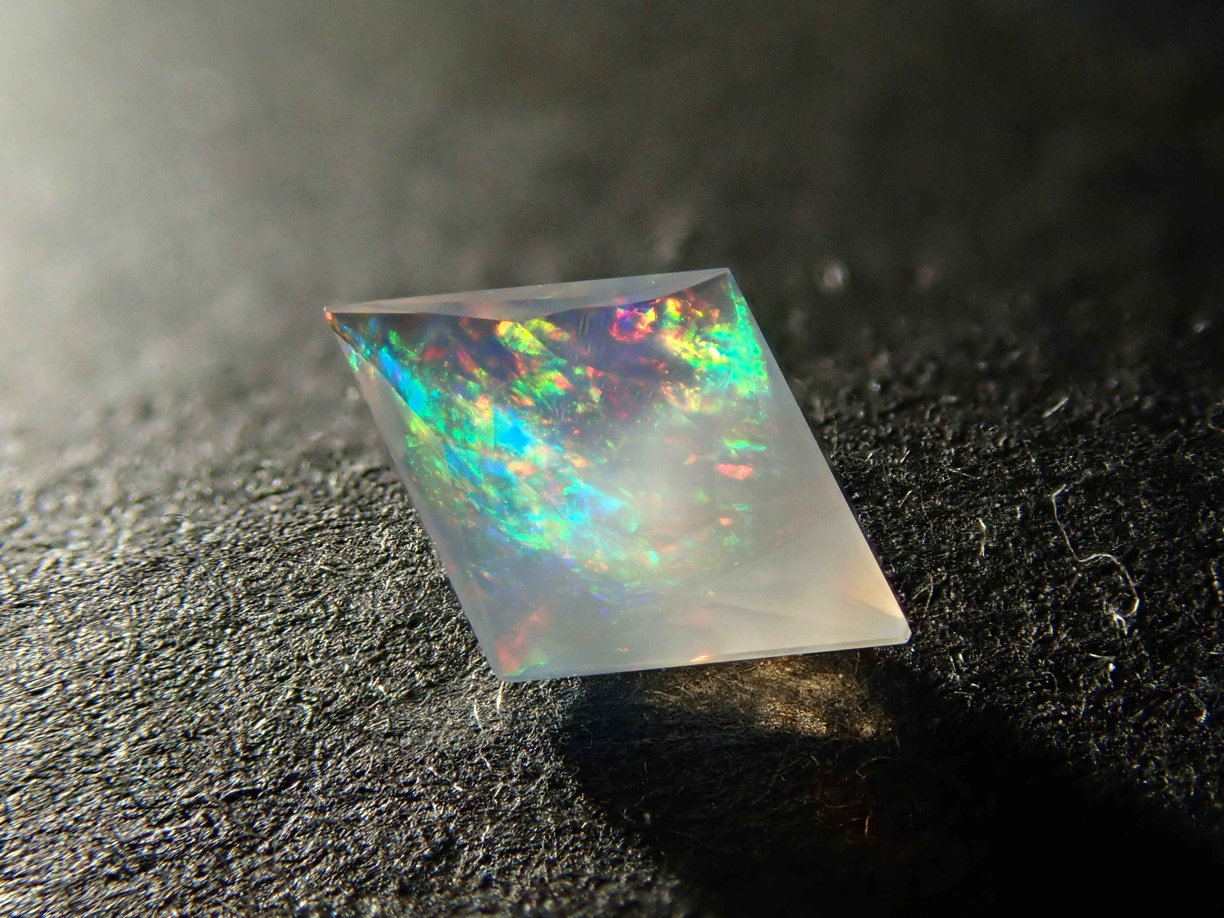 [12561175] Mexican Opal (Faceted) 0.208ct Loose
