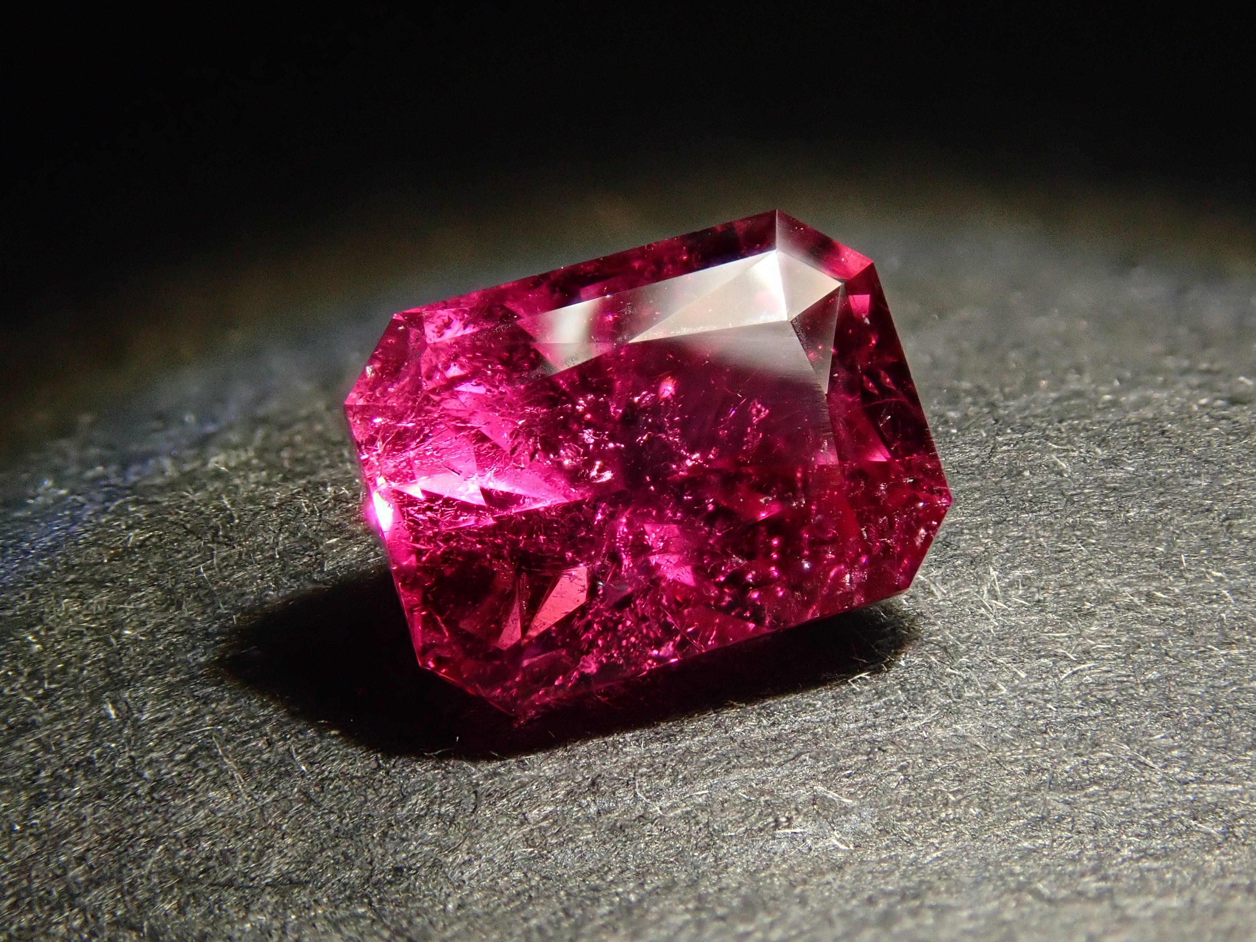 [12561193] Mozambique rubellite 0.933ct loose stone