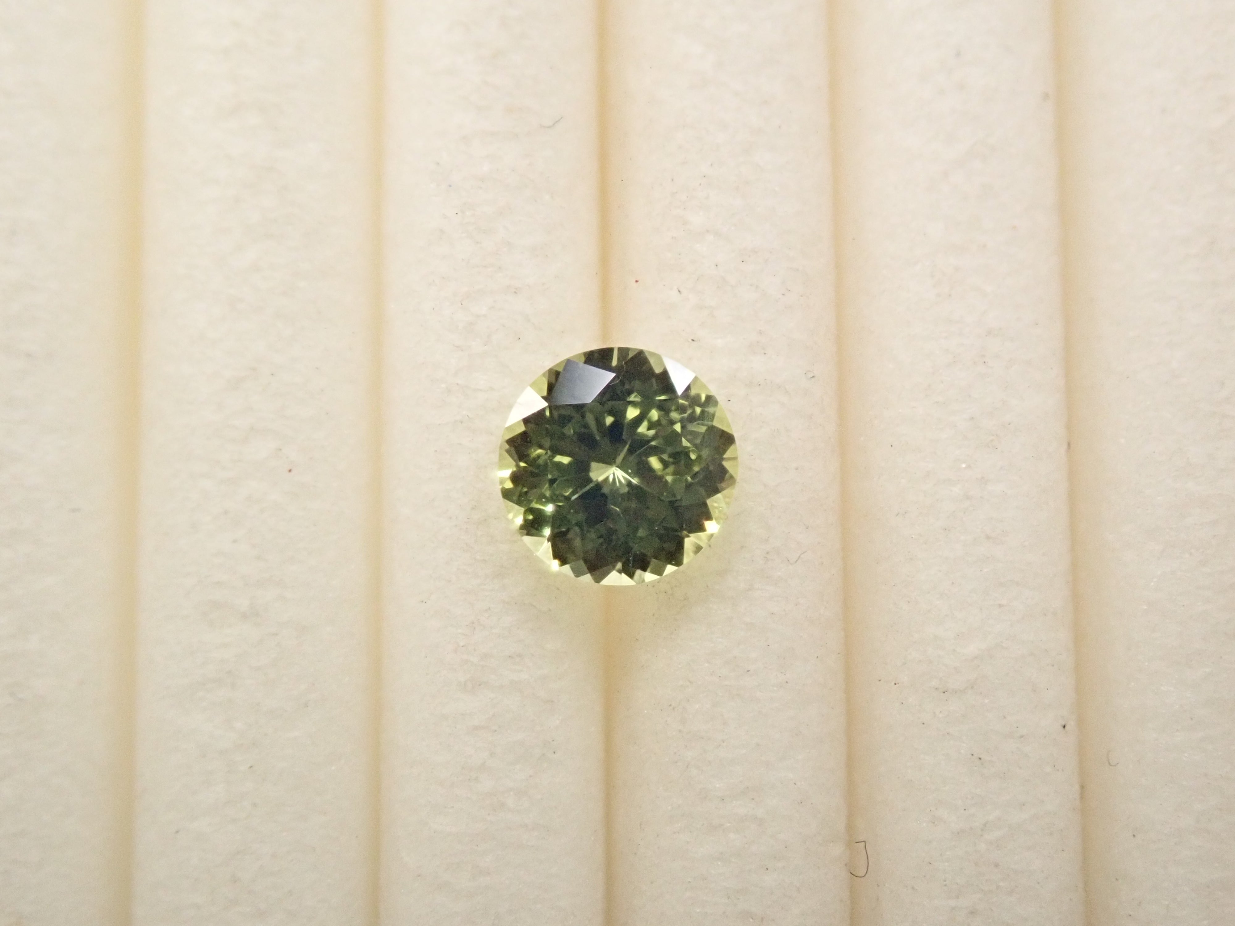 【2月4日晚間10點開售】印度鸚鵡金綠寶石 4.2毫米/0.347克拉 裸石