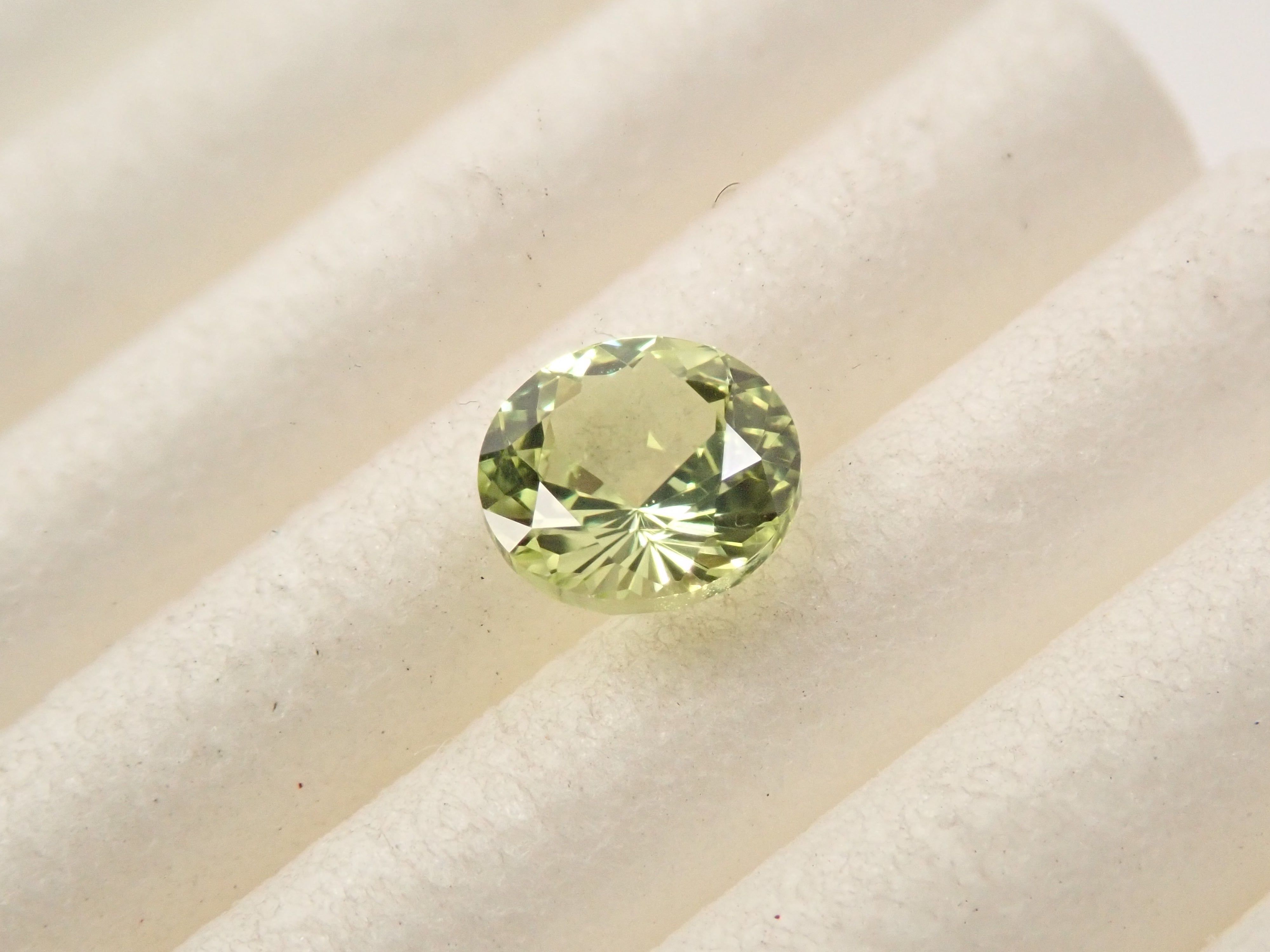 [12561247] Indian Parrot Chrysoberyl 0.375ct Loose Stone