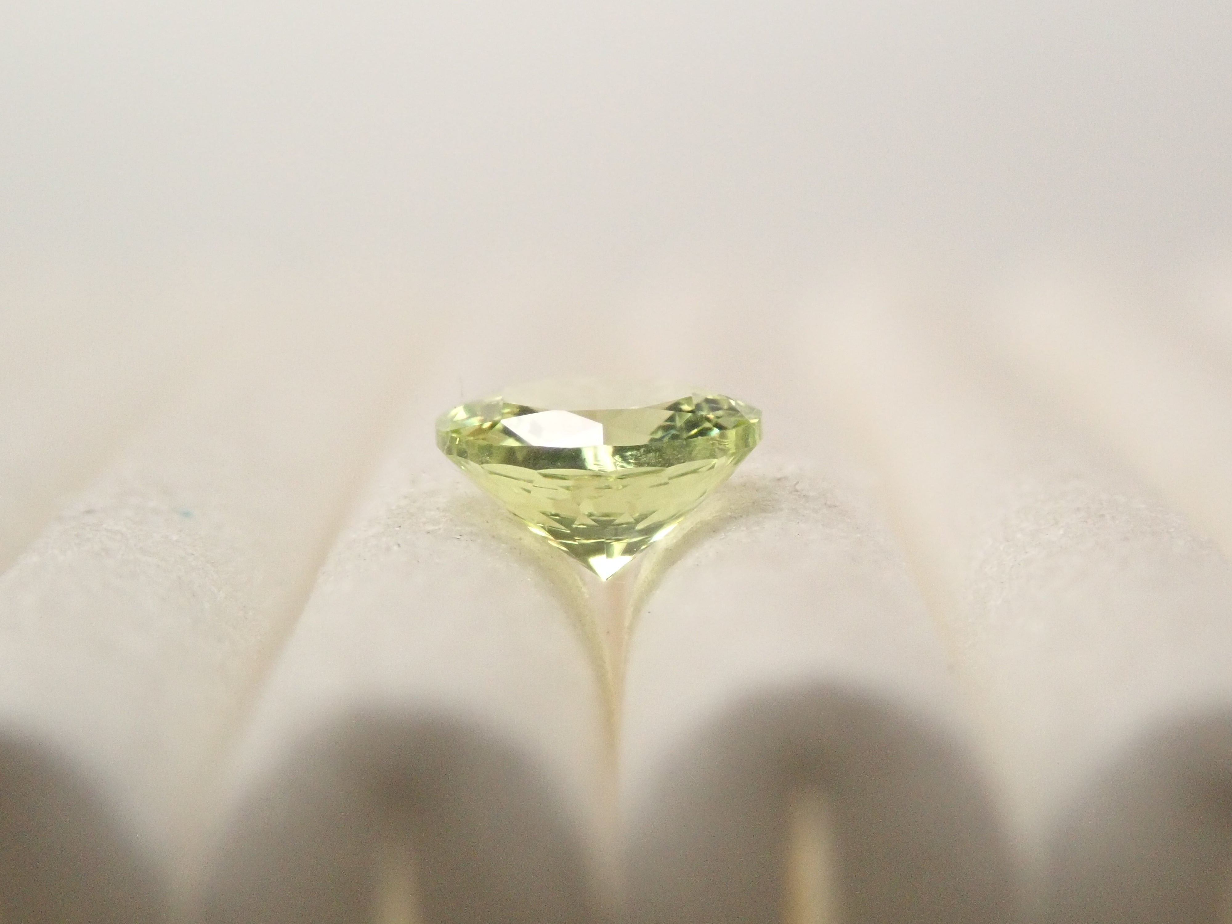[12561247] Indian Parrot Chrysoberyl 0.375ct Loose Stone
