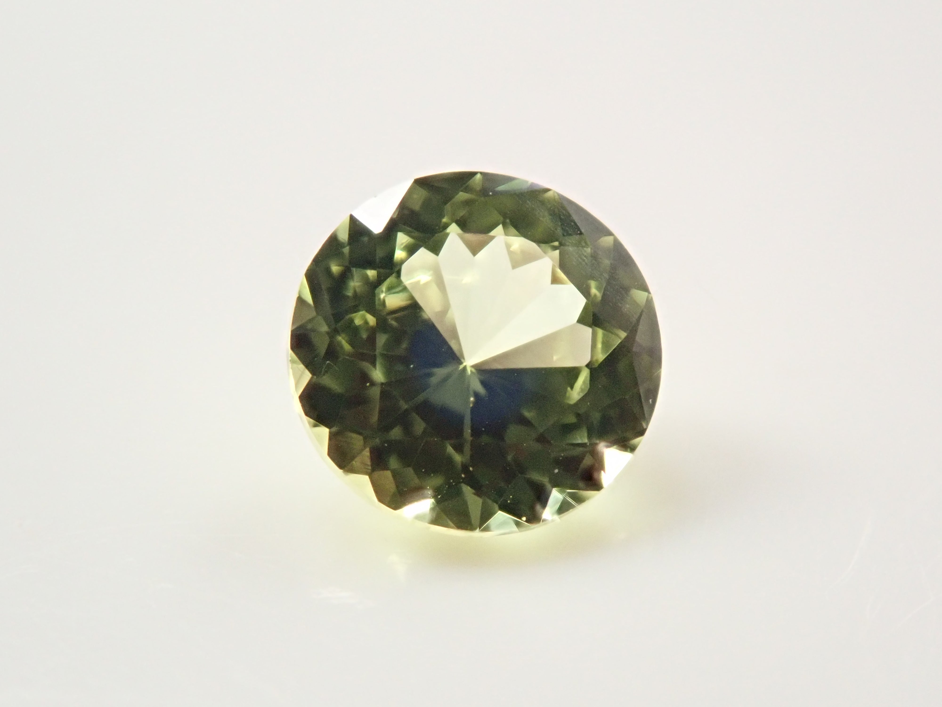 [12561247] Indian Parrot Chrysoberyl 0.375ct Loose Stone