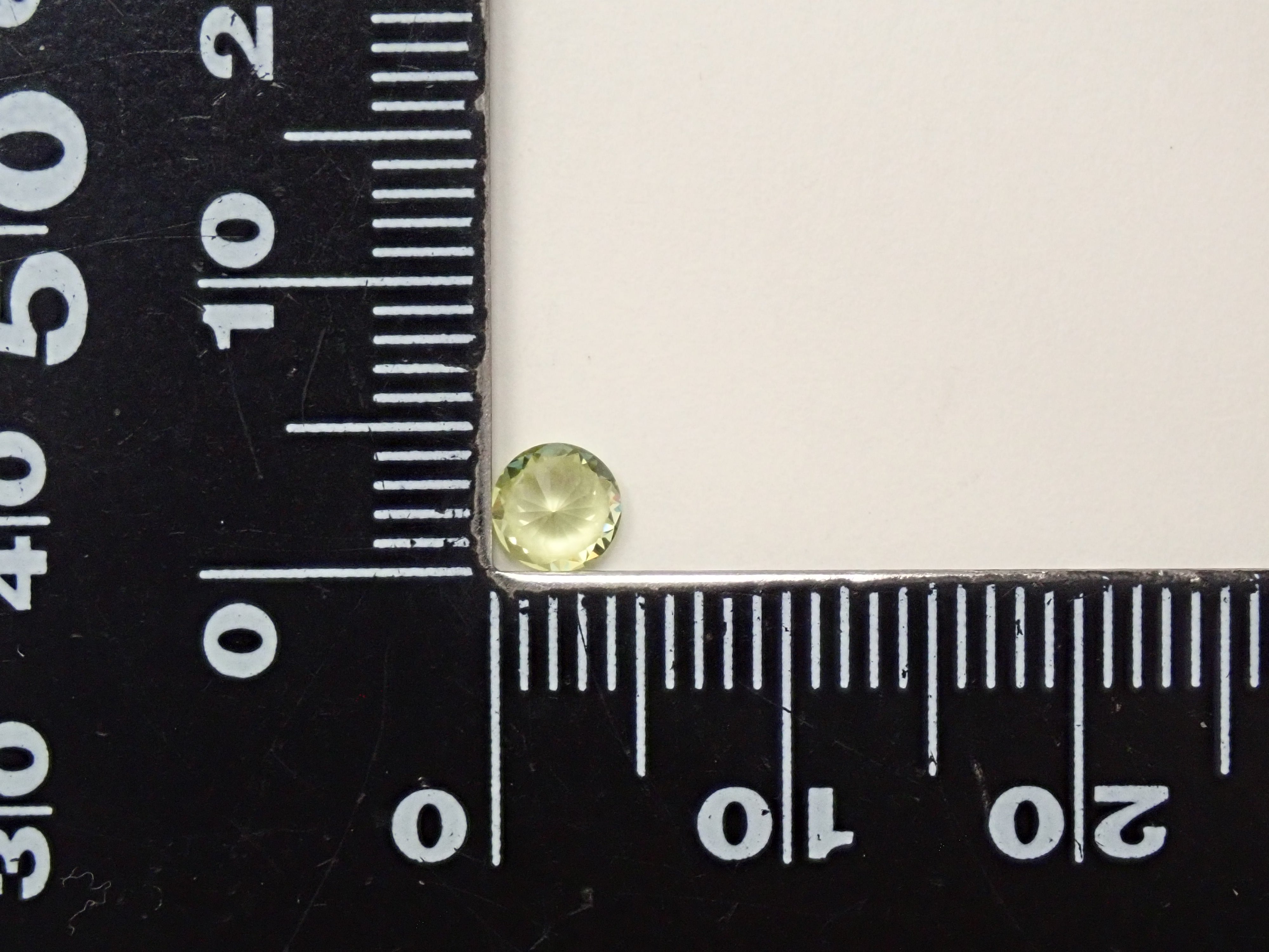 [12561247] Indian Parrot Chrysoberyl 0.375ct Loose Stone