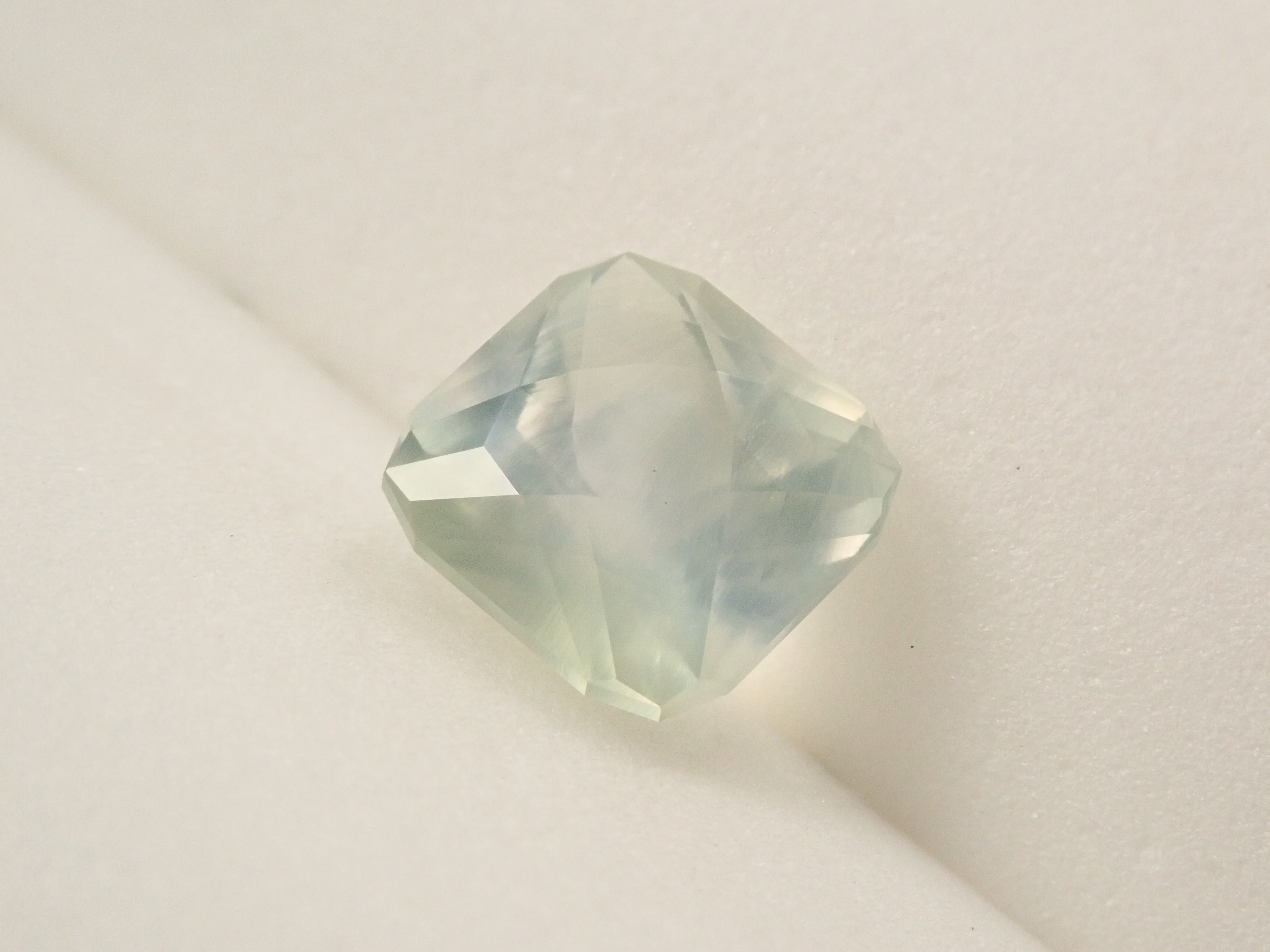 [12561263] 2.779ct loose Australian prehnite
