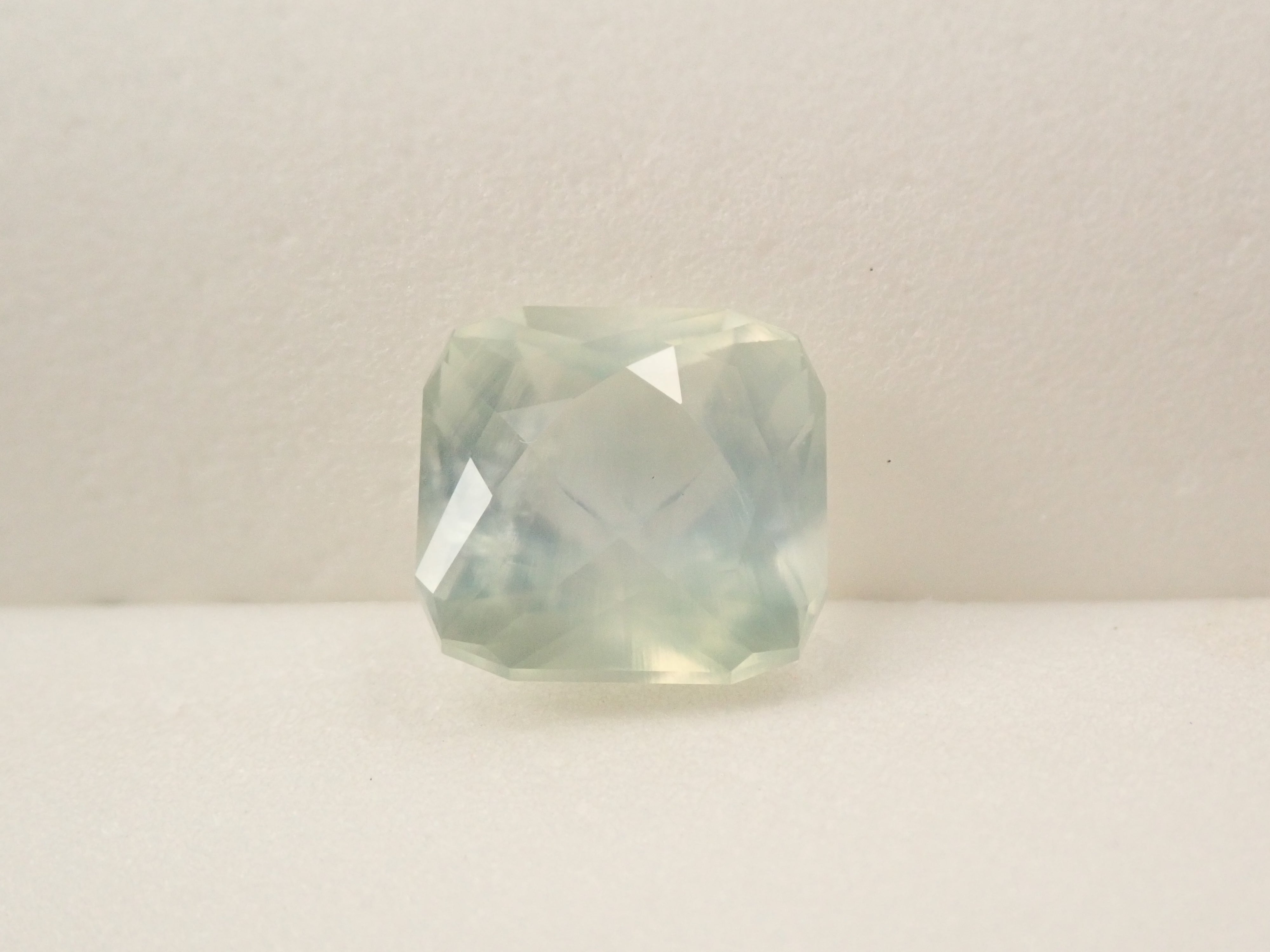 [12561263] 2.779ct loose Australian prehnite
