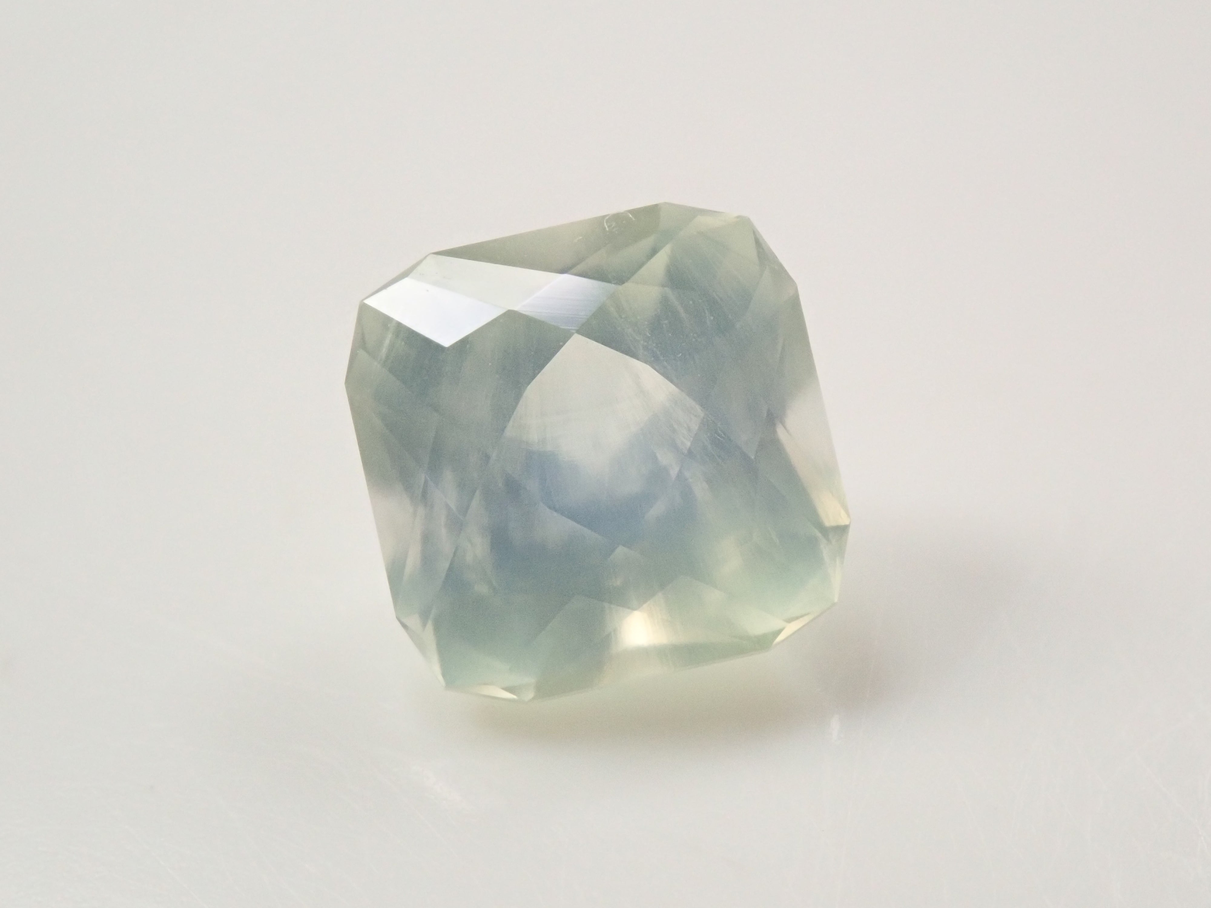 [12561263] 2.779ct loose Australian prehnite