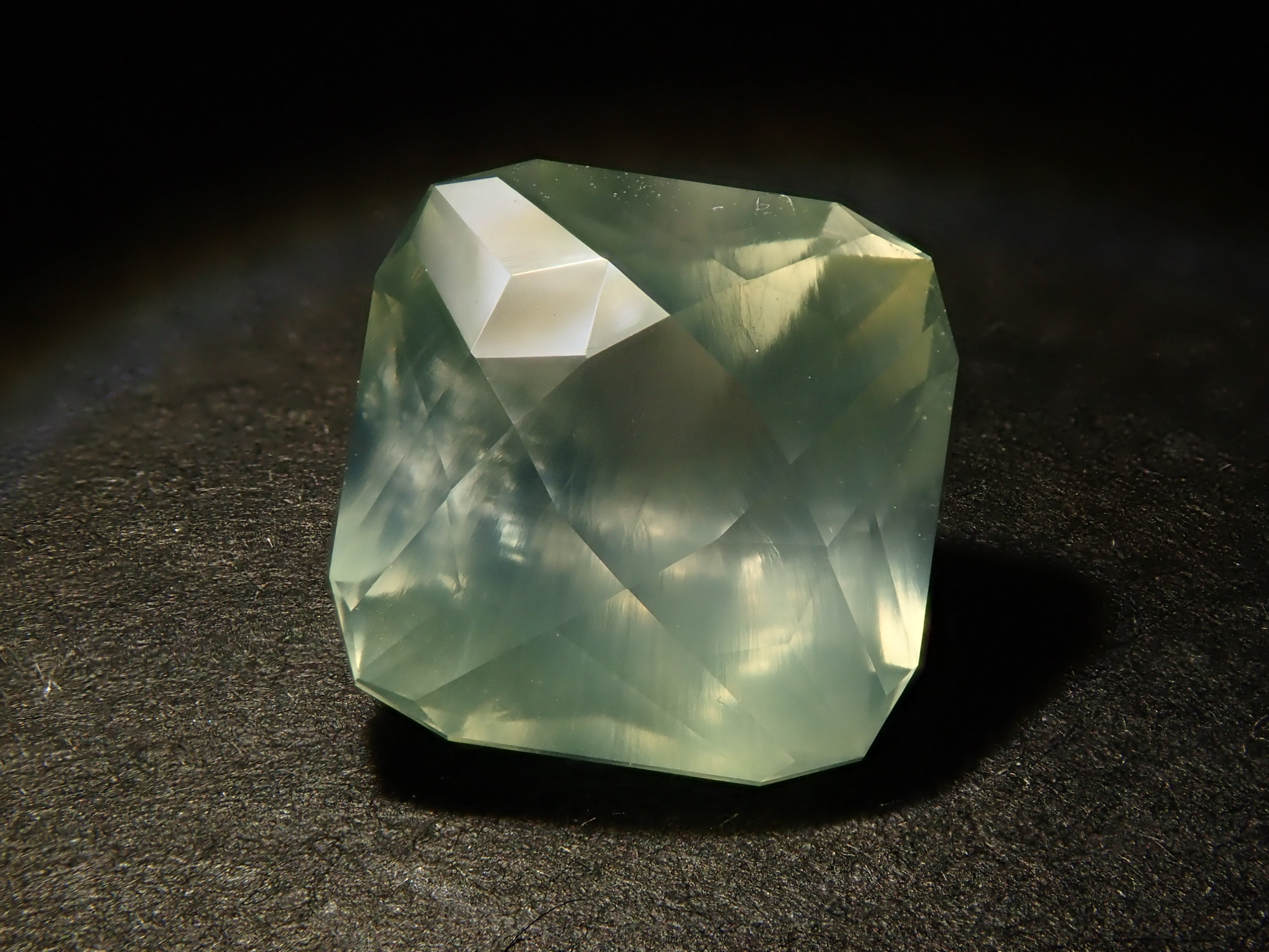 [12561263] 2.779ct loose Australian prehnite