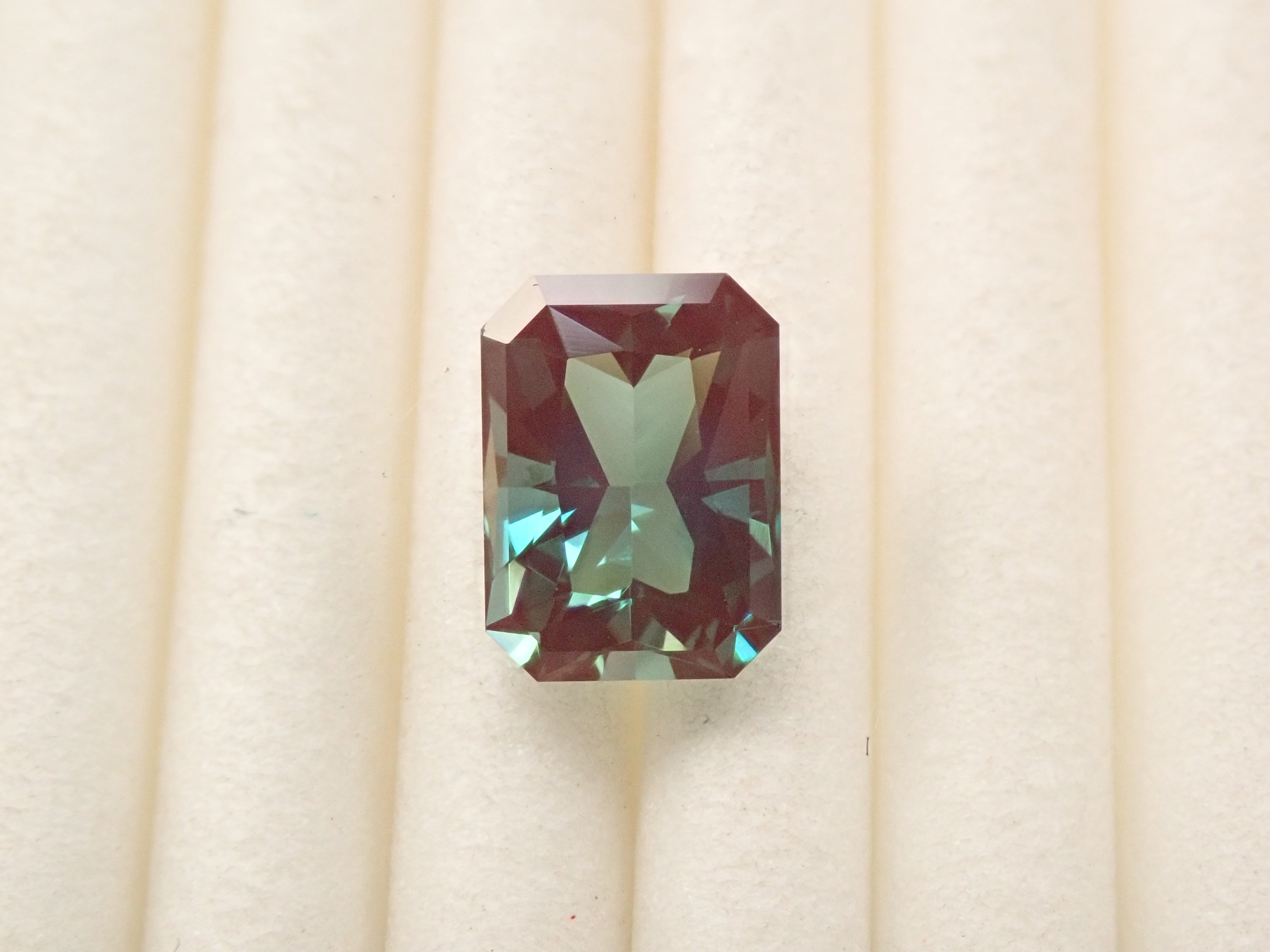 【2/7 22時販売】モンゴル産カラーチェンジアンデシン 0.882ctルース