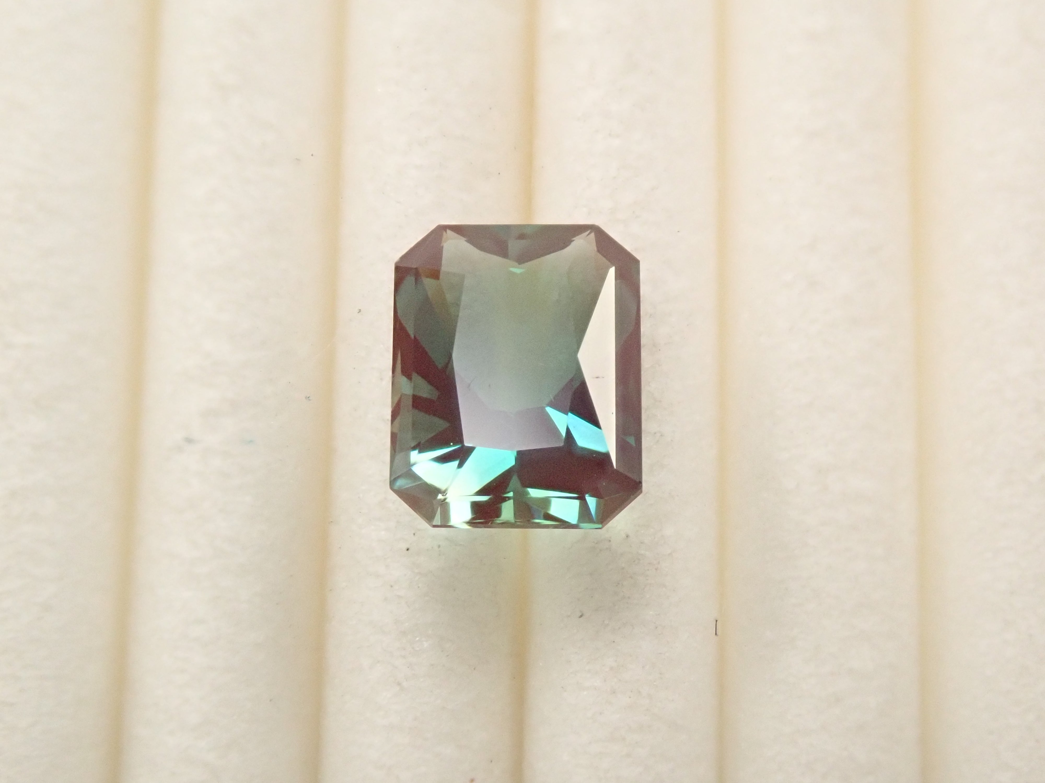 【2/7 22時販売】モンゴル産カラーチェンジアンデシン 0.882ctルース