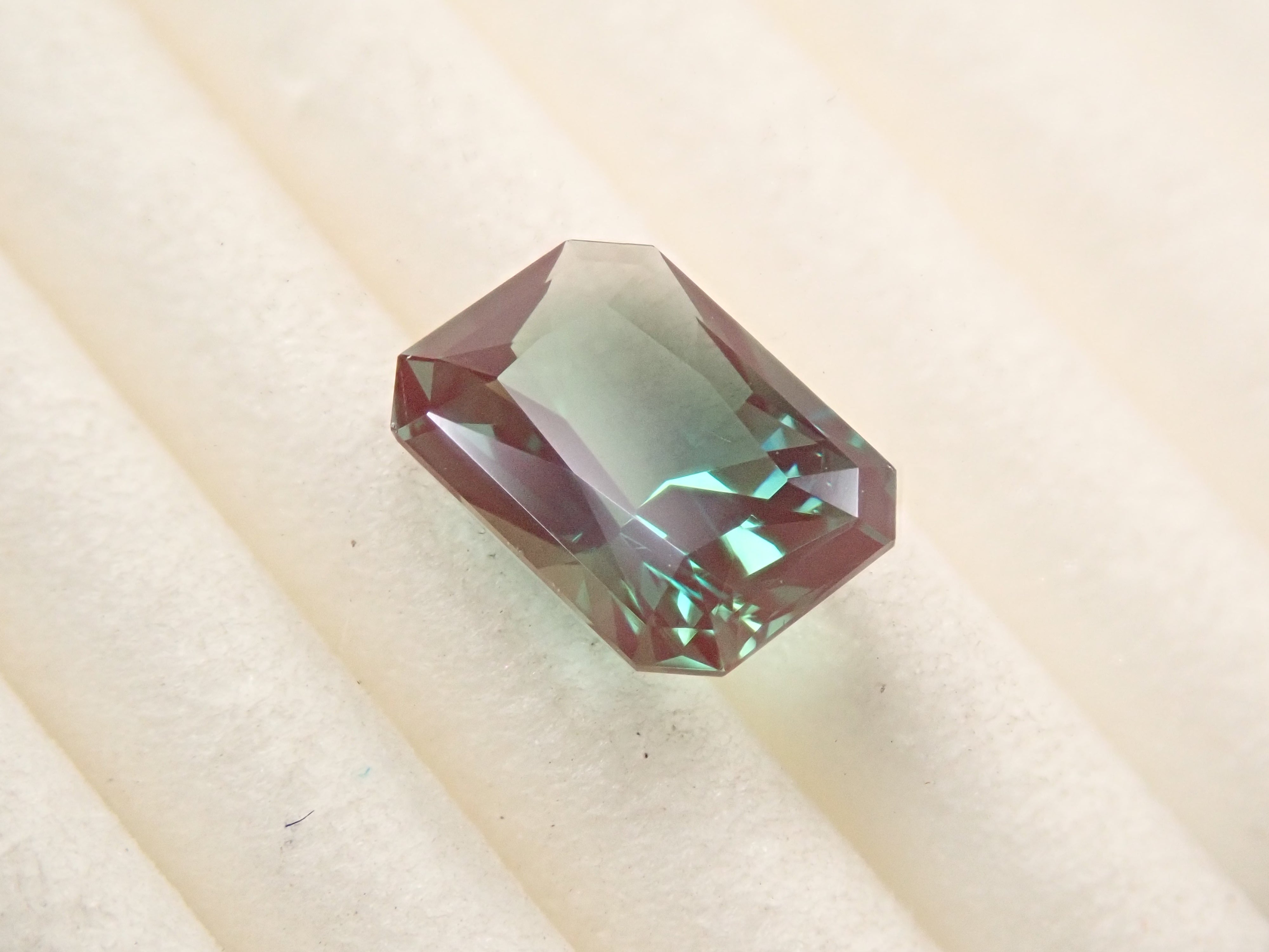 【2/7 22時販売】モンゴル産カラーチェンジアンデシン 0.882ctルース