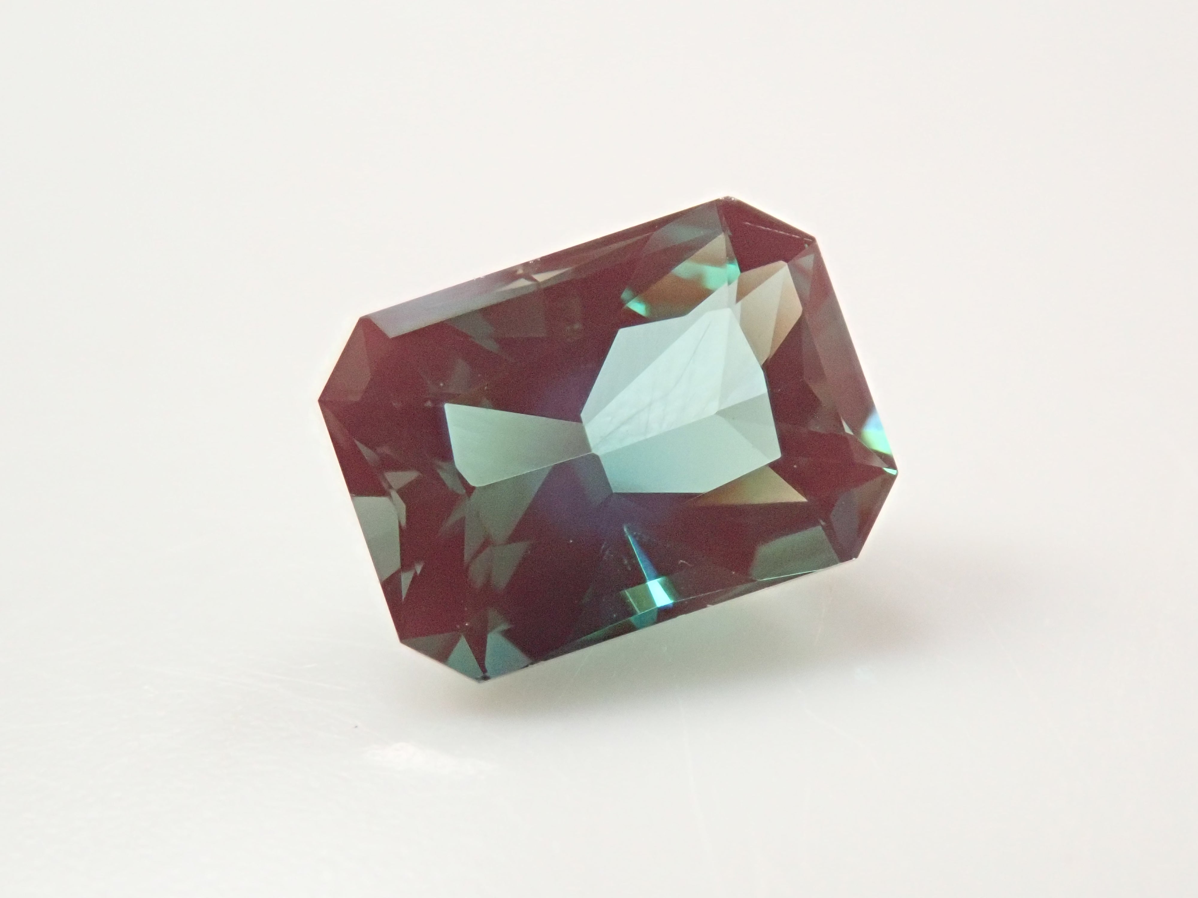 【2/7 22時販売】モンゴル産カラーチェンジアンデシン 0.882ctルース