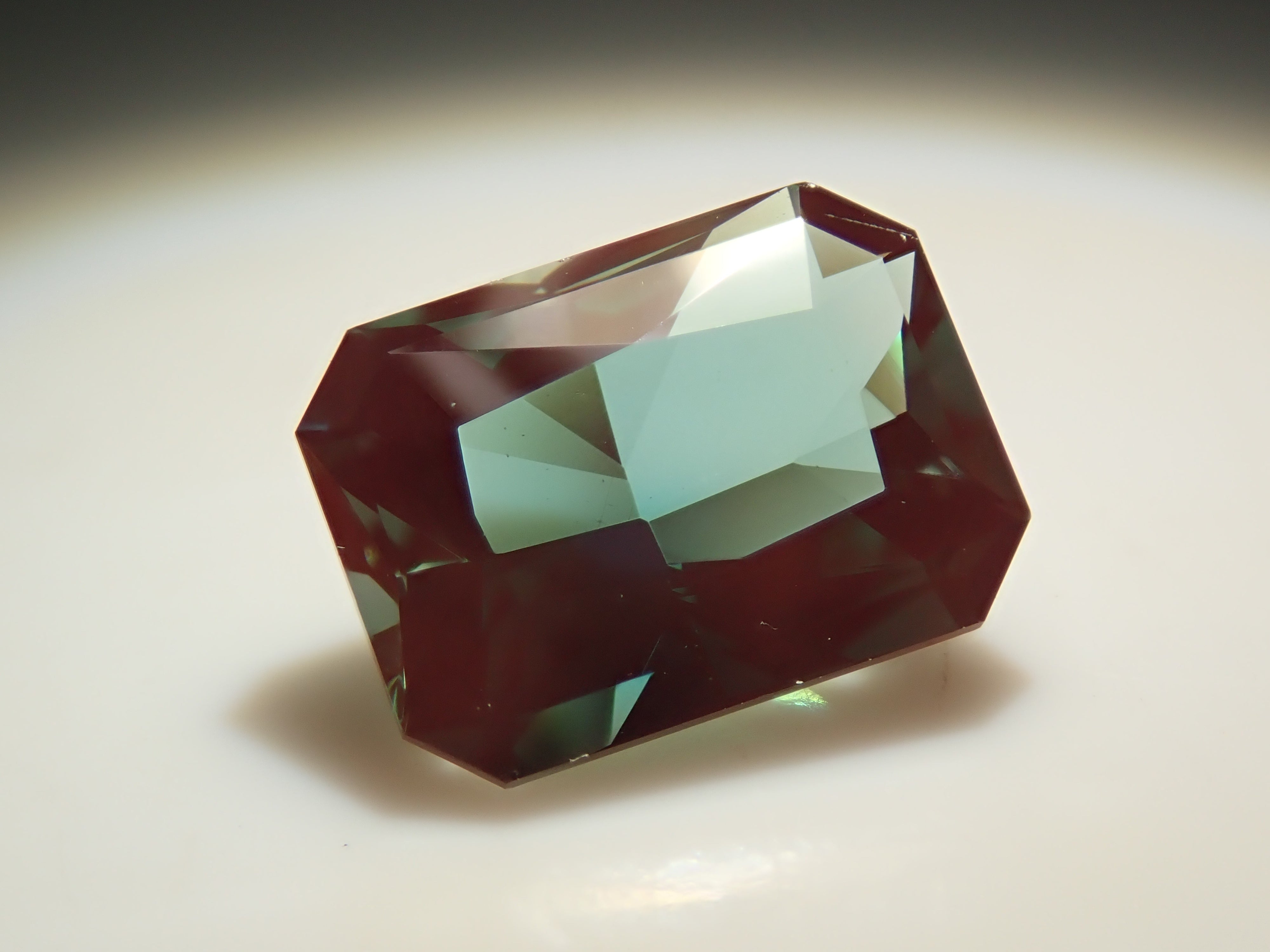 【2/7 22時販売】モンゴル産カラーチェンジアンデシン 0.882ctルース