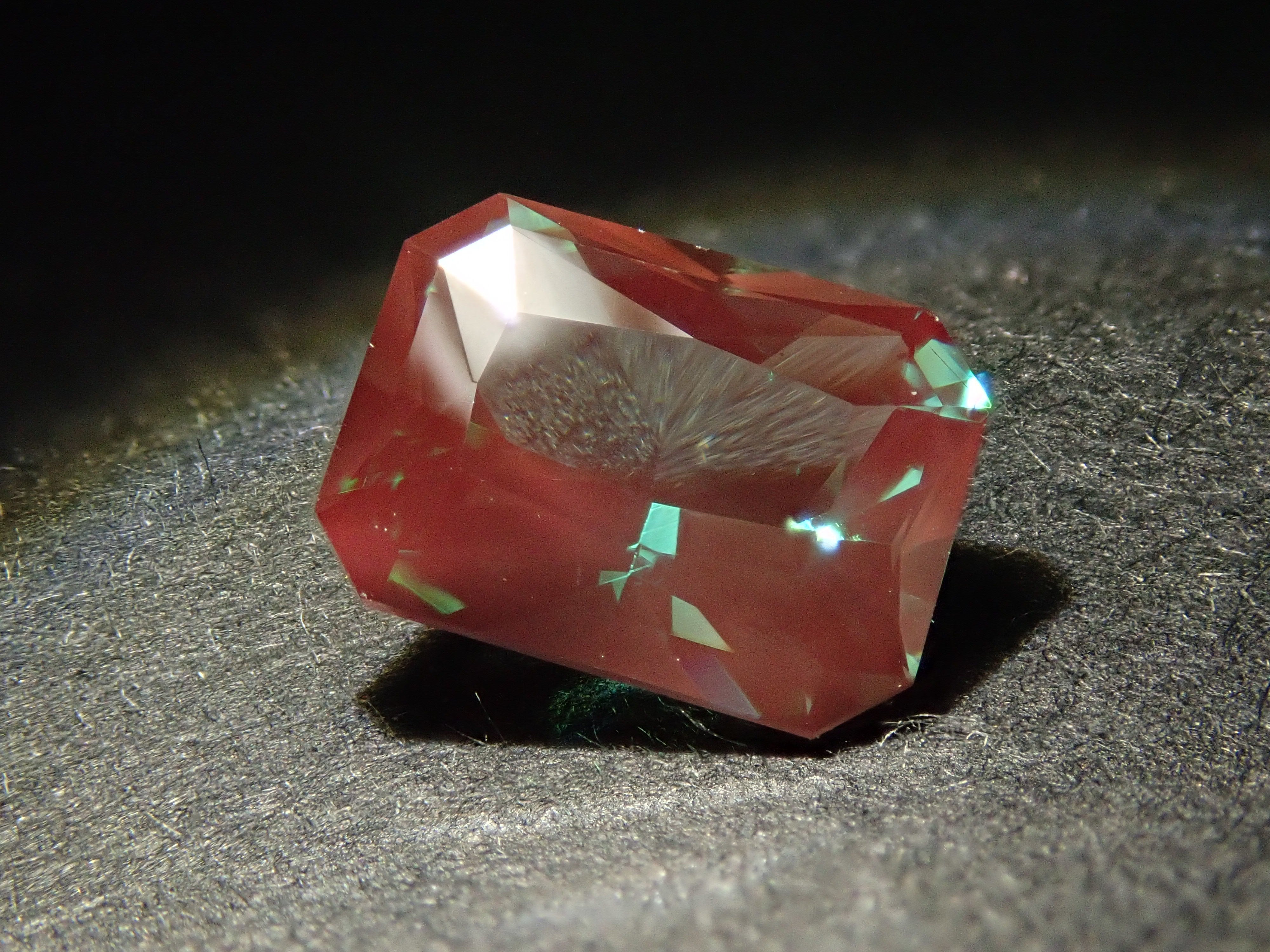 【2/7 22時販売】モンゴル産カラーチェンジアンデシン 0.882ctルース