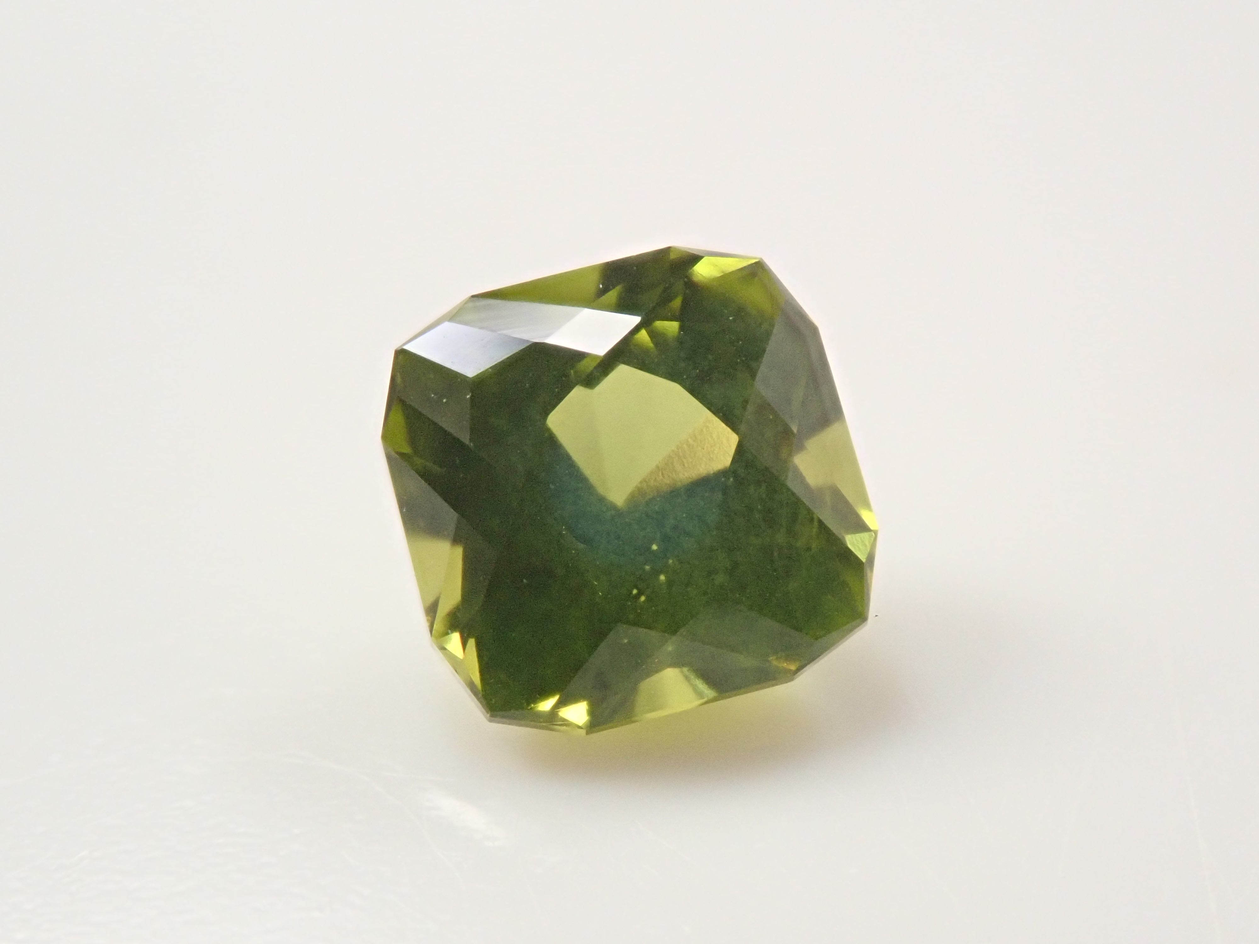 12561274] Kenyan Idocrase 0.650ct Loose Stone