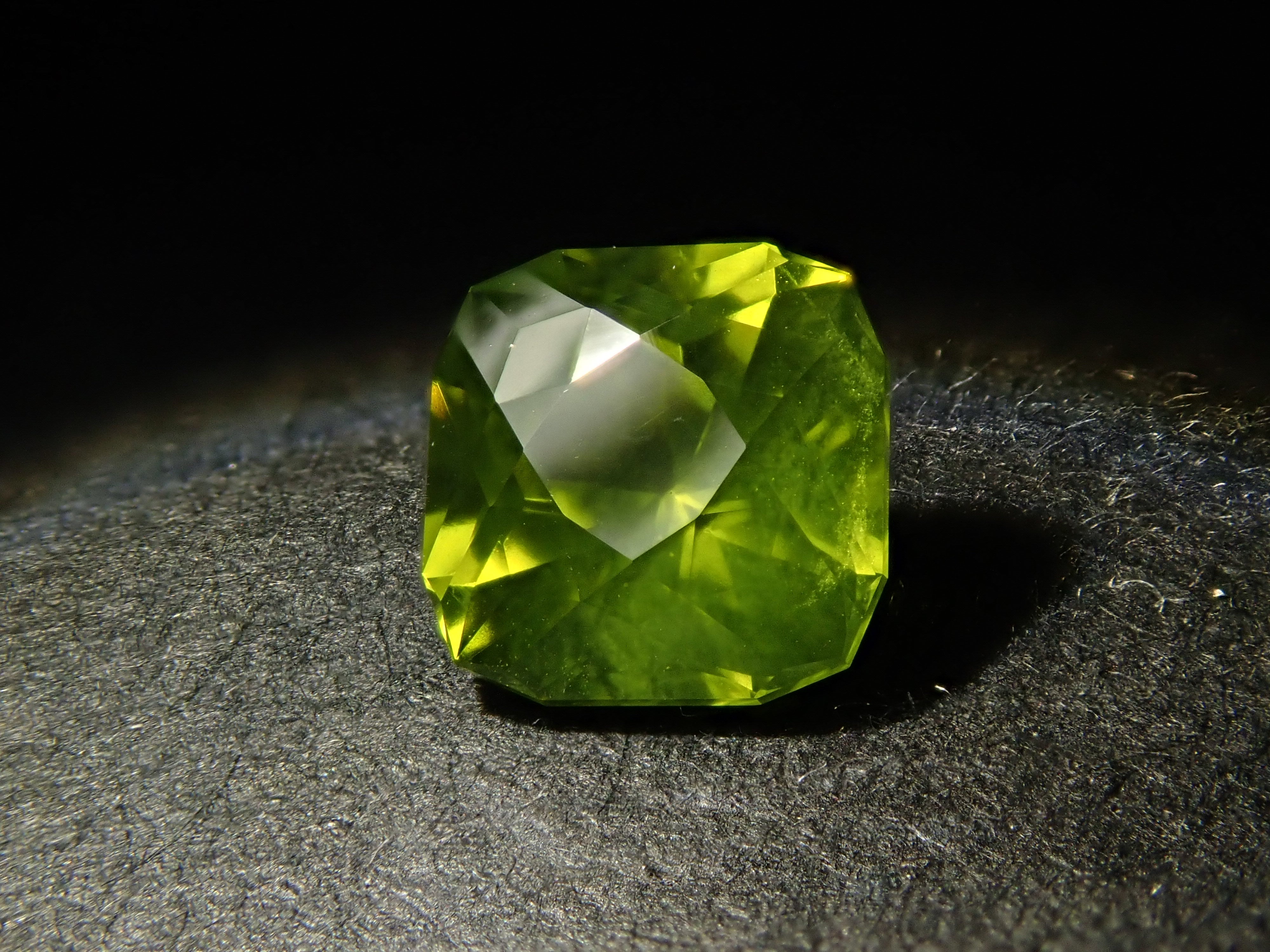 [12561274] Kenyan Idocrase 0.650ct Loose Stone
