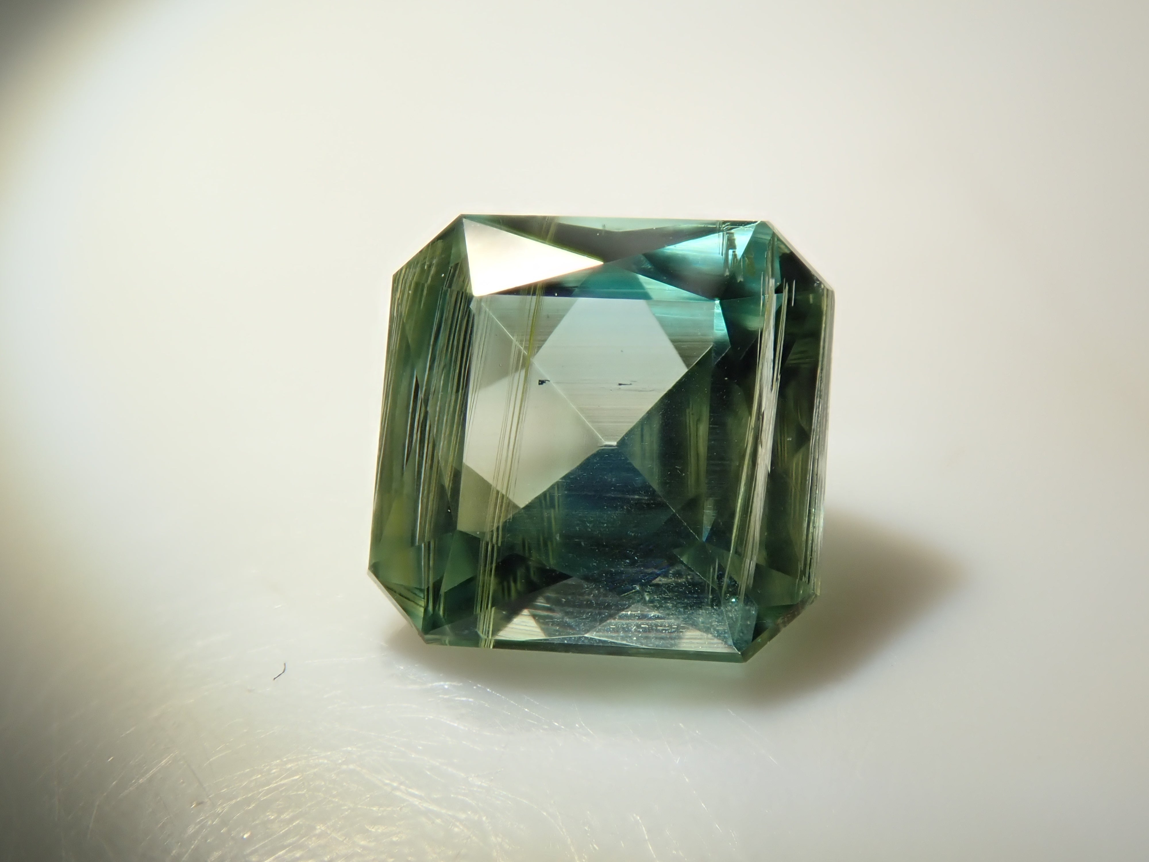 [12561291] Nepalese Bicolor Kyanite 0.742ct Loose Stone