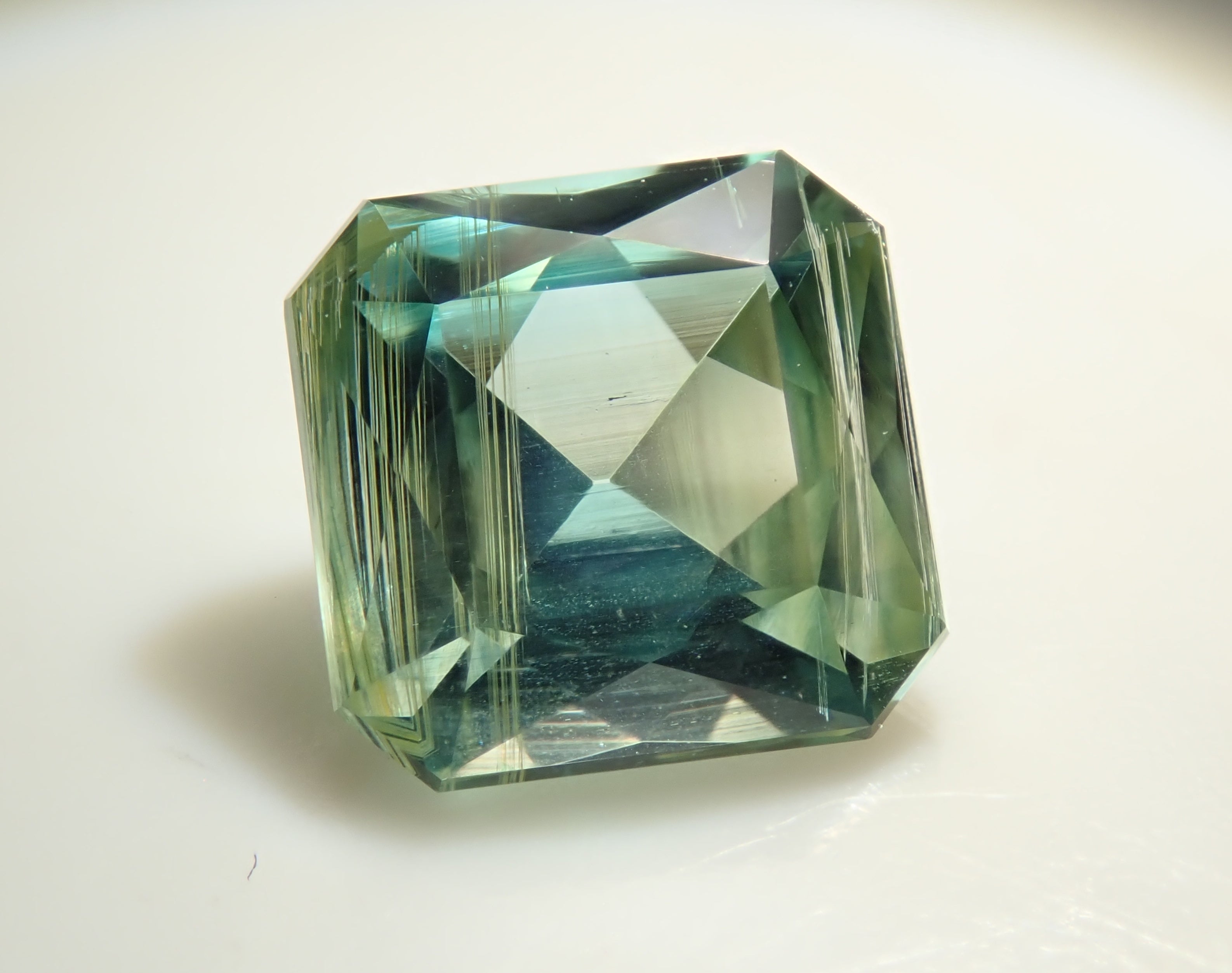 [12561291] Nepalese Bicolor Kyanite 0.742ct Loose Stone