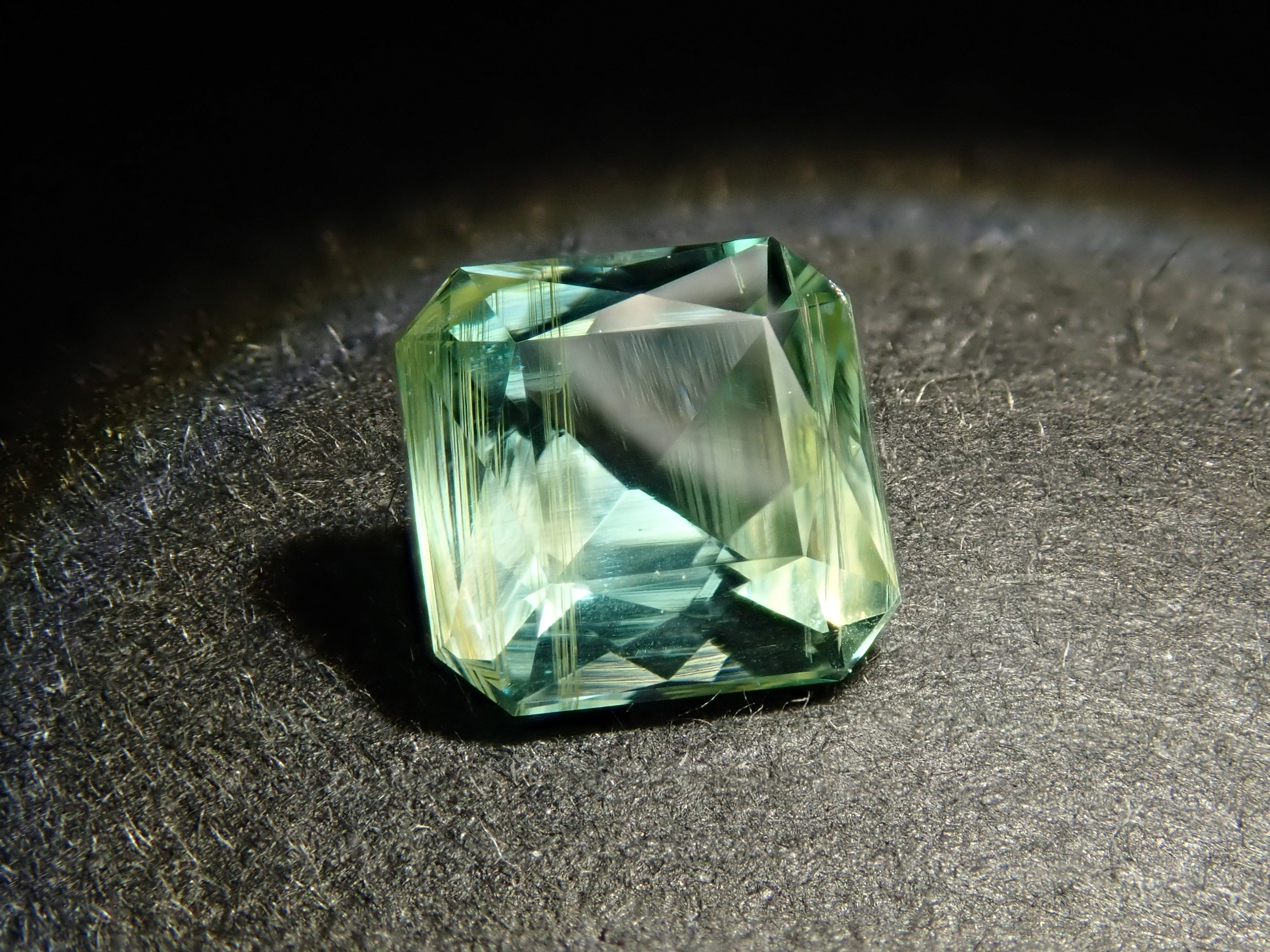 [12561291] Nepalese Bicolor Kyanite 0.742ct Loose Stone