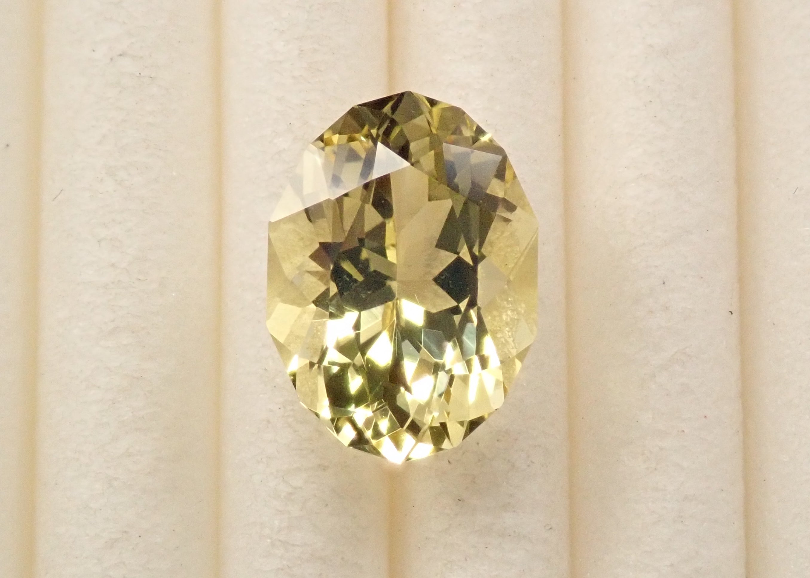 ブラジル ミナスジェライス州☆大粒！良質のイエローベリル4.21ct 