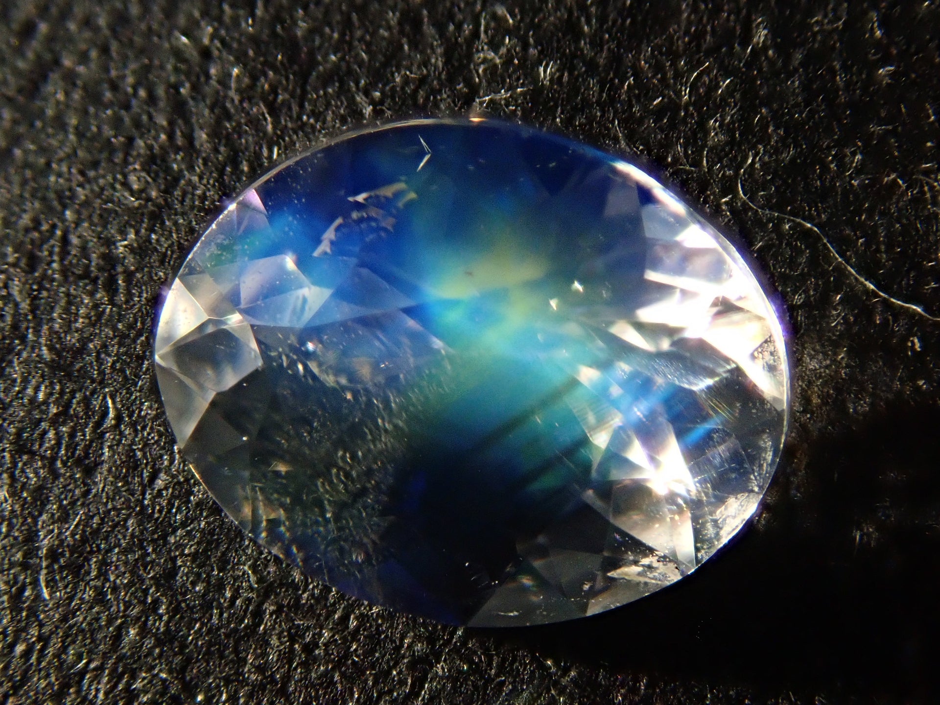 レインボームーンストーン(アンデシンラブラドライト) 1.10ct  