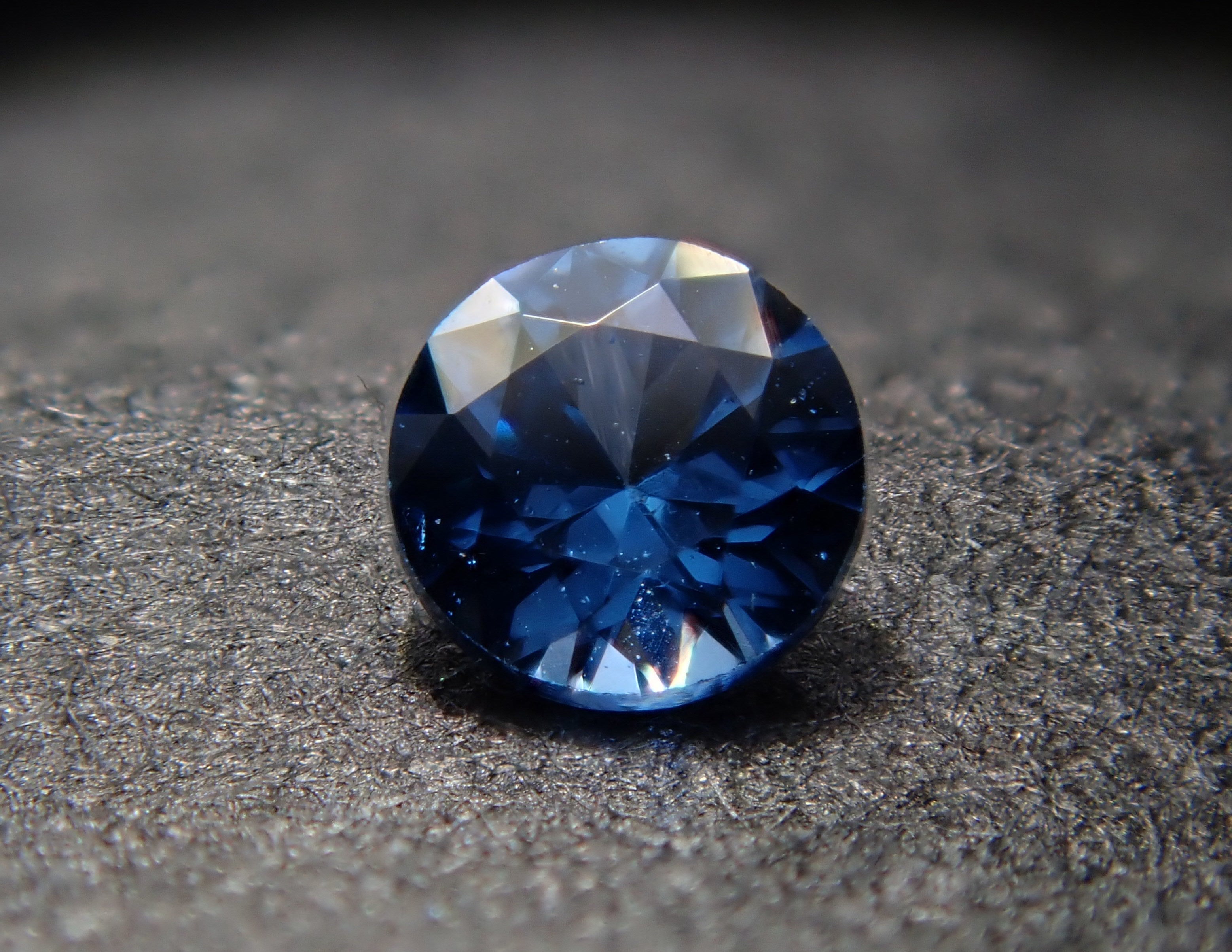 Cobalt garnet 2.1mm/0.060ct loose stone