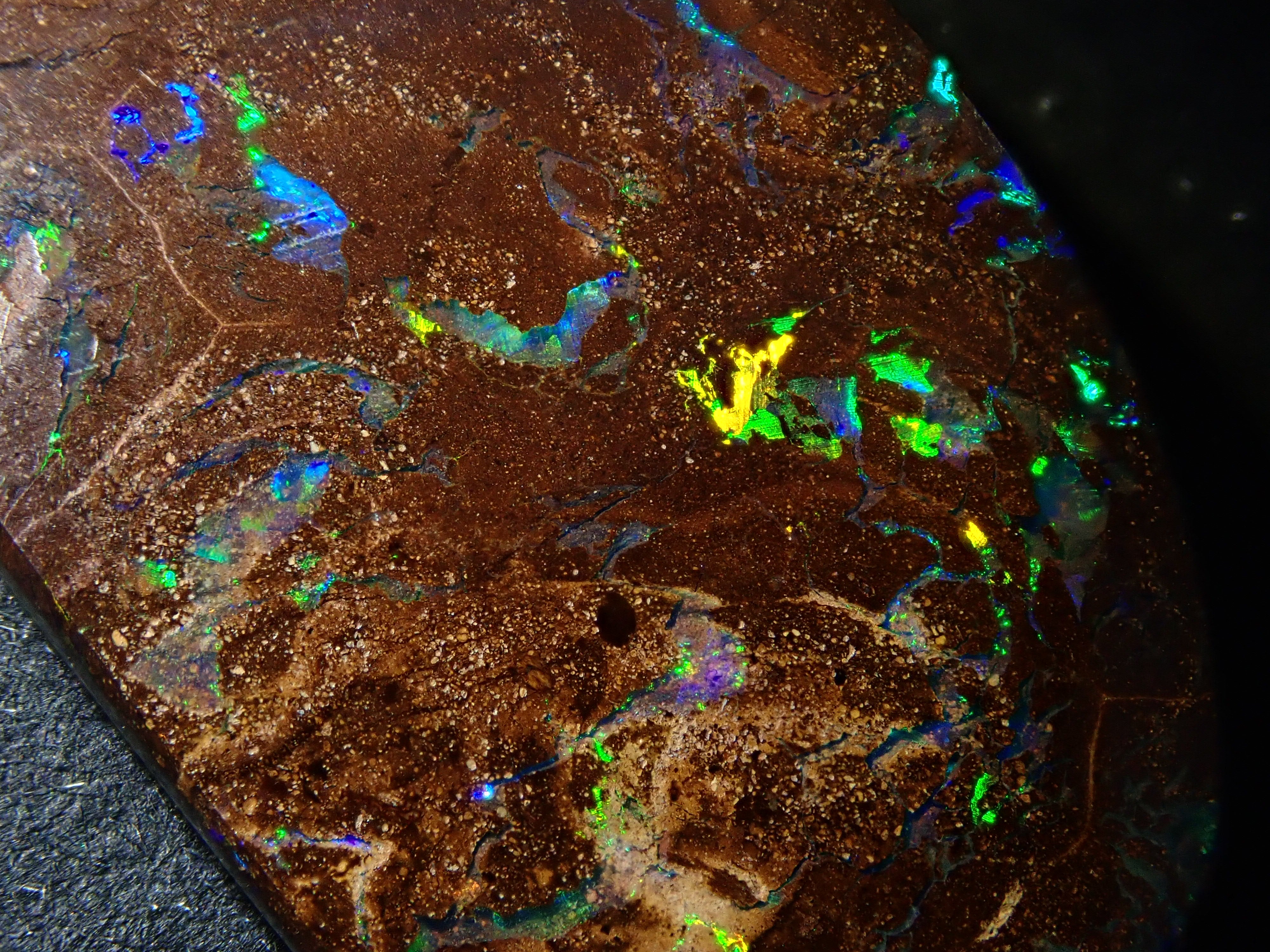 【2/8 22時販売】オーストラリア産アイアンオパール 17.439ctルース