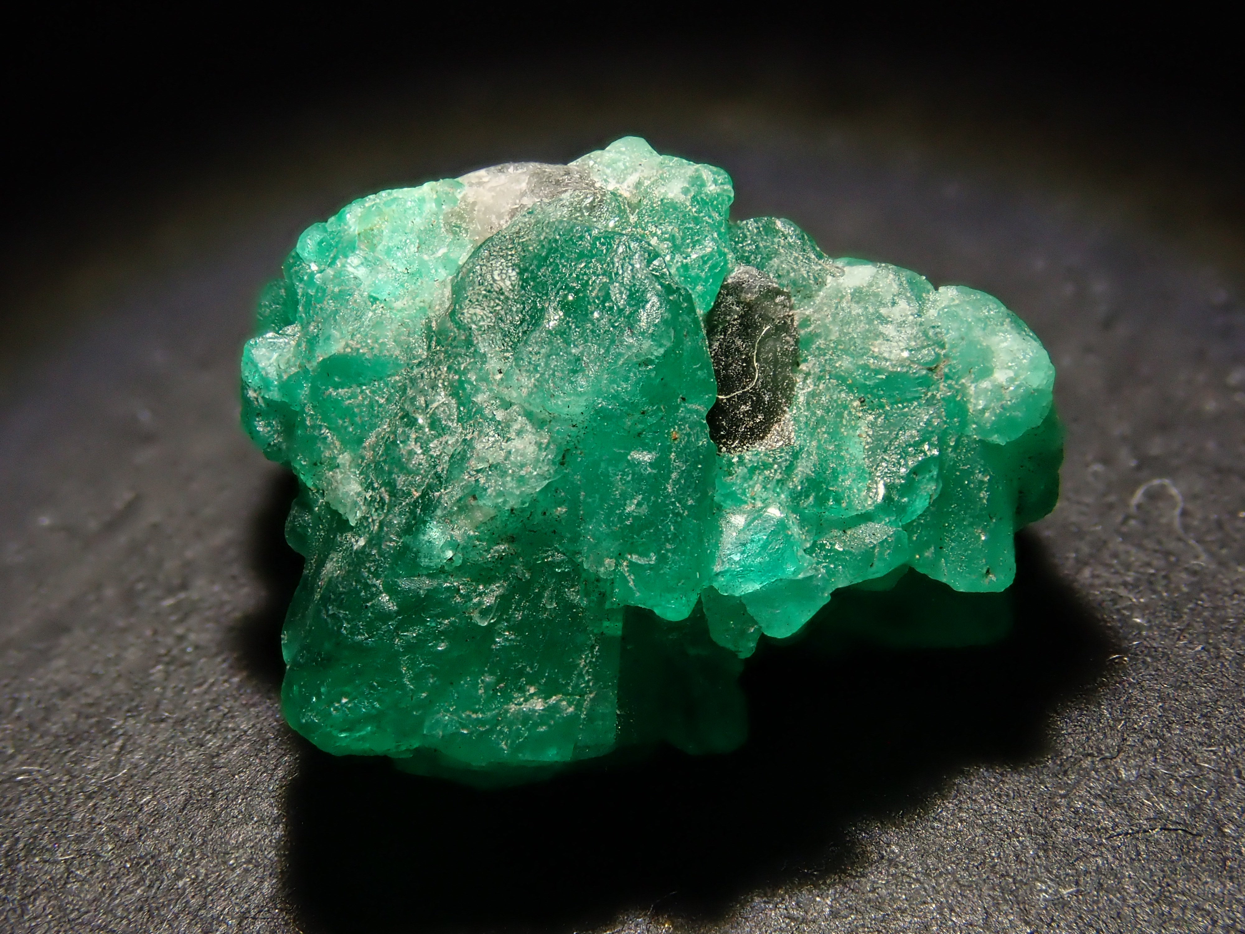 コロンビア産エメラルド 8.90ct原石