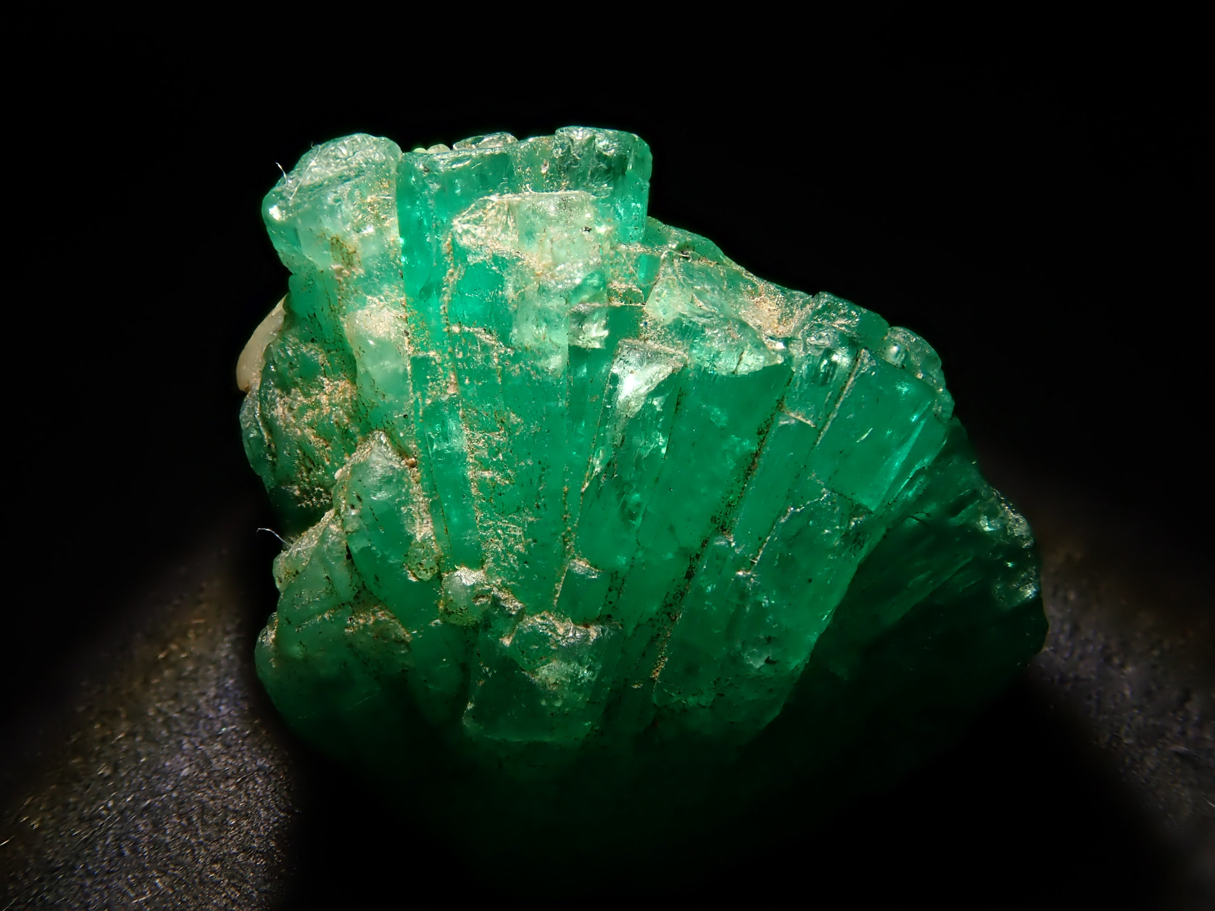 【2/10 22時販売】コロンビア産エメラルド 10.940ct原石