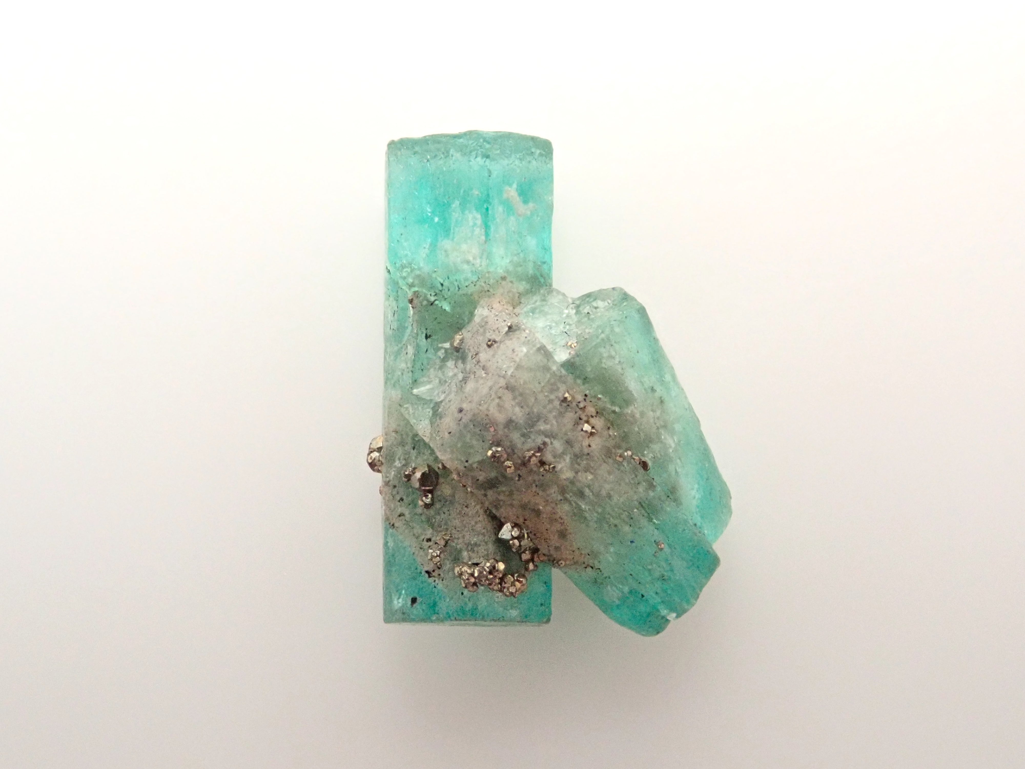 【2/10 22時販売】コロンビア産パイライト付きエメラルド 2.380ct原石