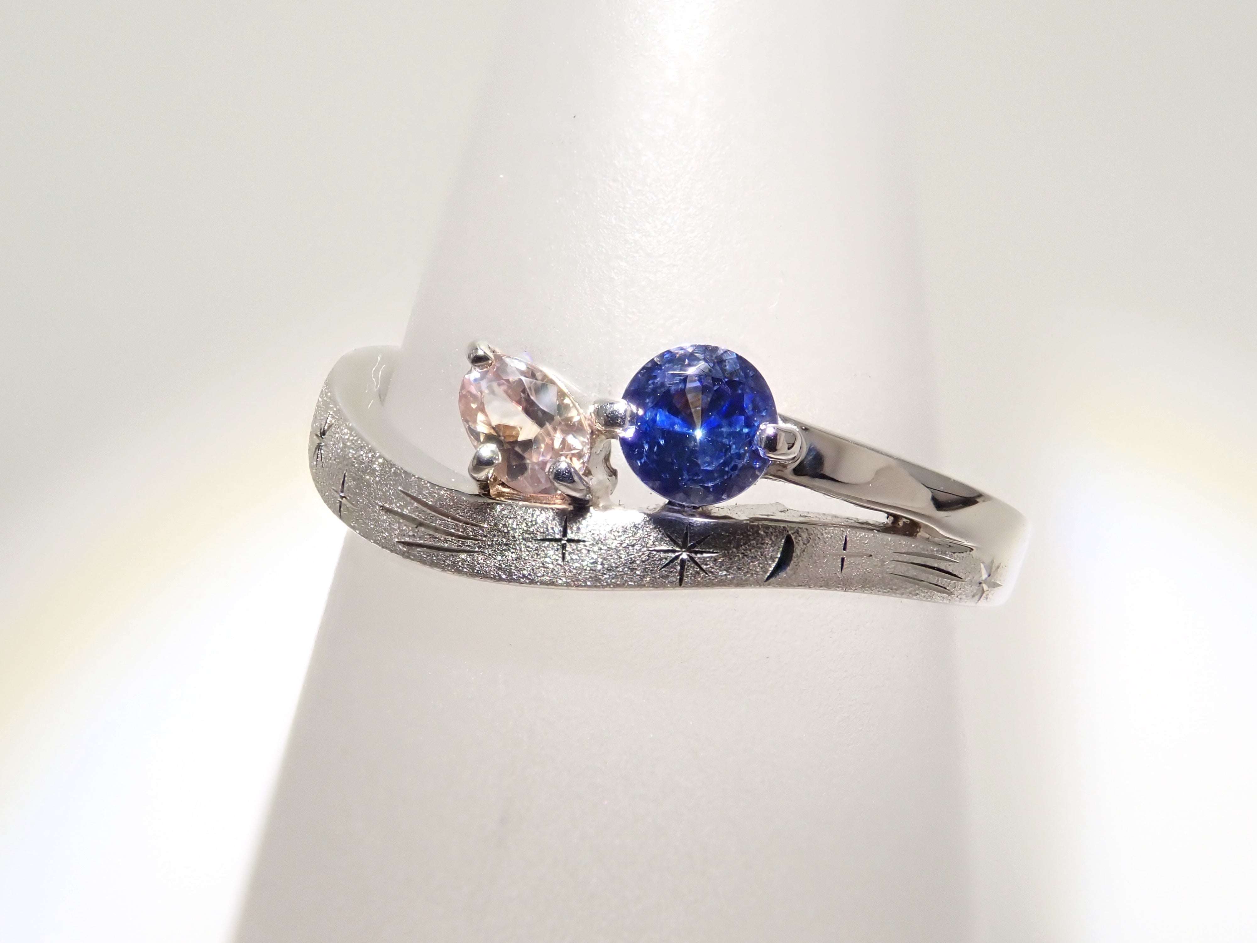 【抽選販売0216_05】Pt950 アメリカ産ベニトアイト0.09ct・ピーチベニトアイト ピンキーリング