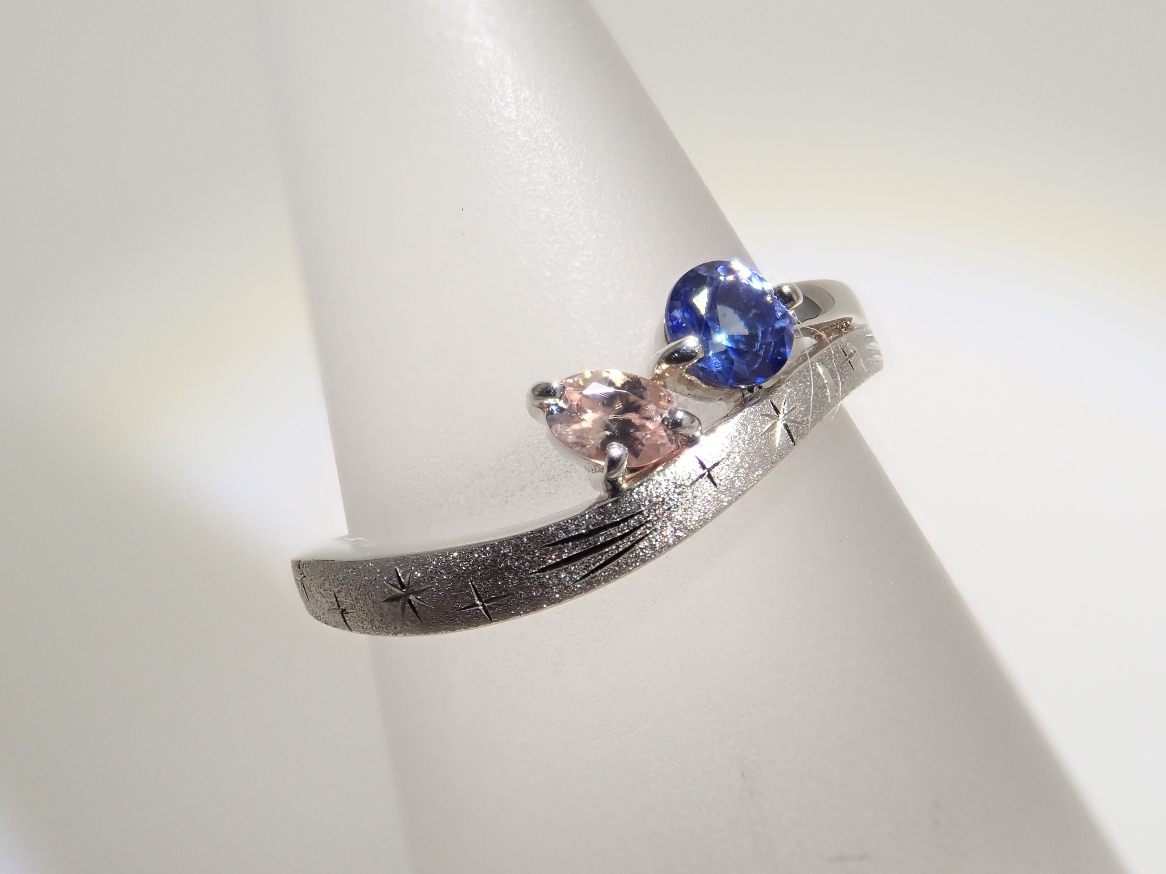 Pt950 アメリカ産ベニトアイト0.09ct・ピーチベニトアイト ピンキーリング