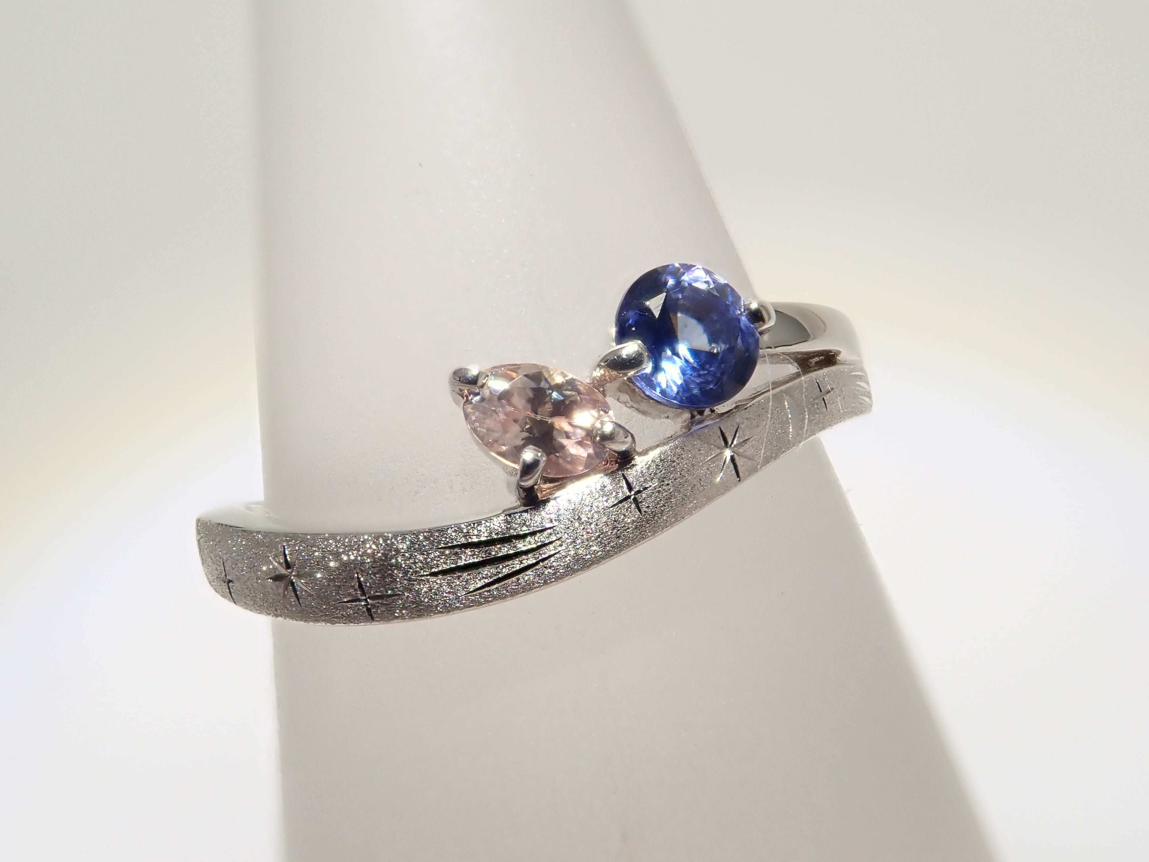 Pt950 アメリカ産ベニトアイト0.09ct・ピーチベニトアイト ピンキーリング