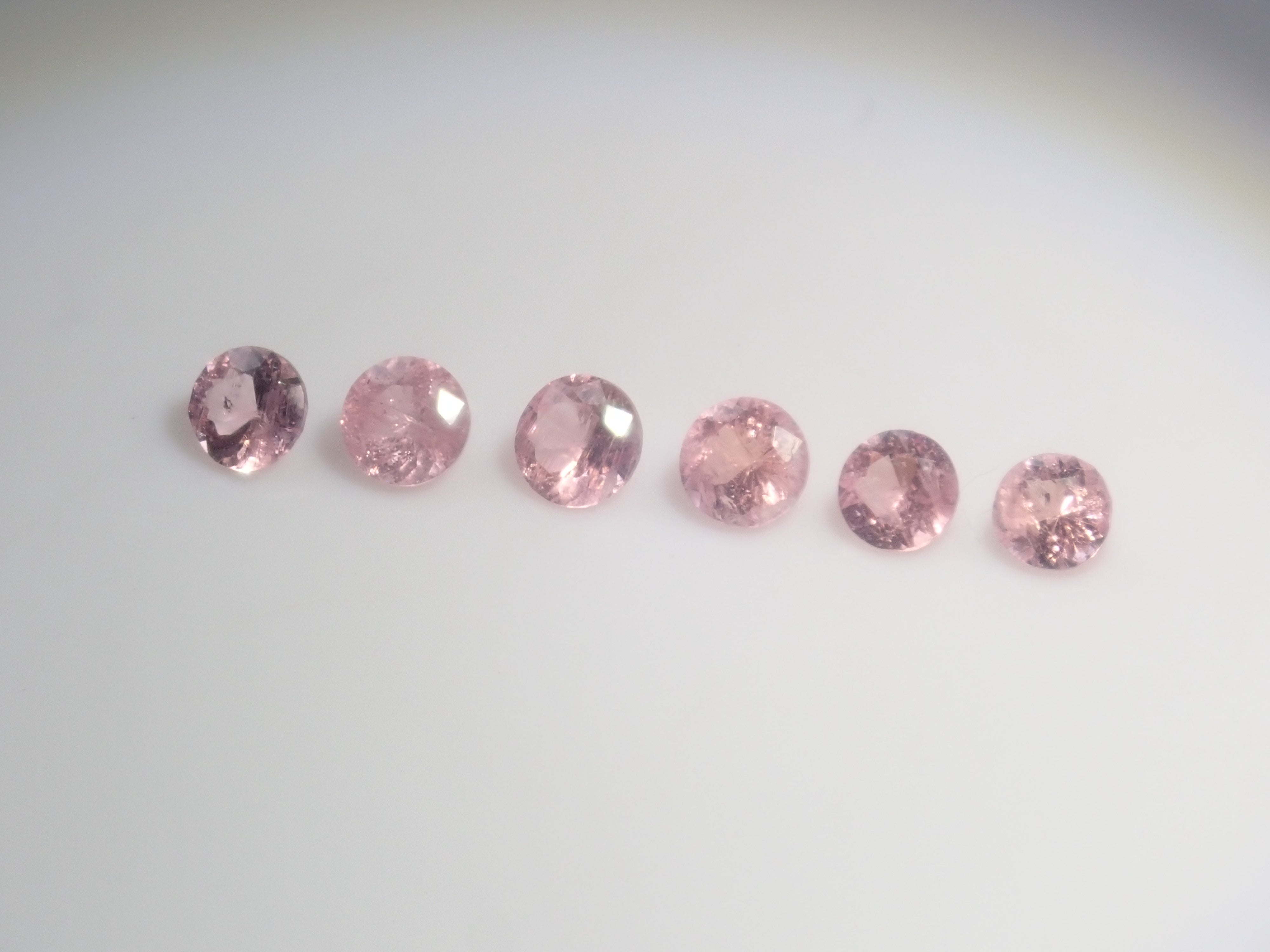 【2/11  22時販売】《限定6石》マダガスカル産ペツォッタイトガチャ（2.2~2.5mm,ラウンドカット）《複数購入割引有》