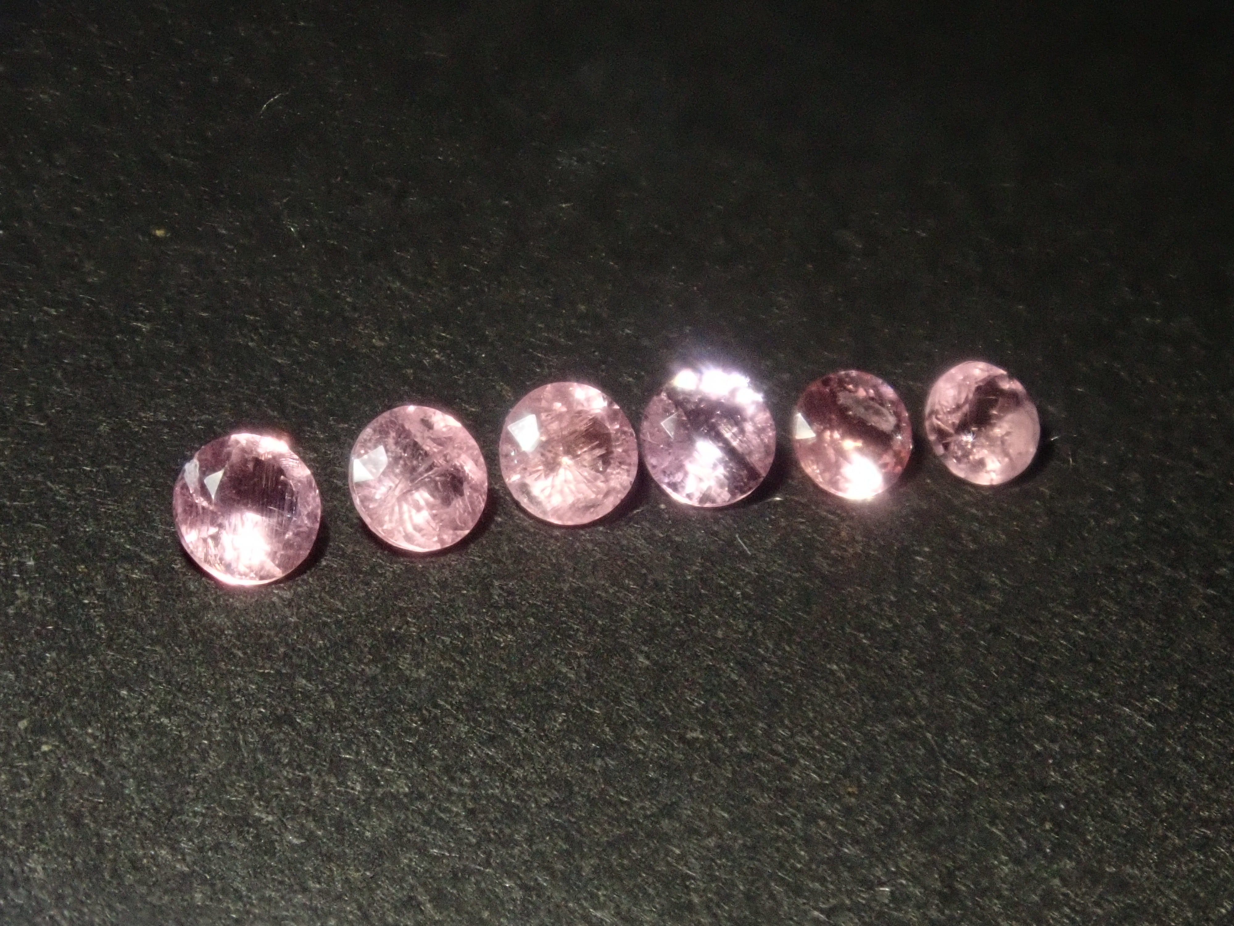 【2/11  22時販売】《限定6石》マダガスカル産ペツォッタイトガチャ（2.2~2.5mm,ラウンドカット）《複数購入割引有》