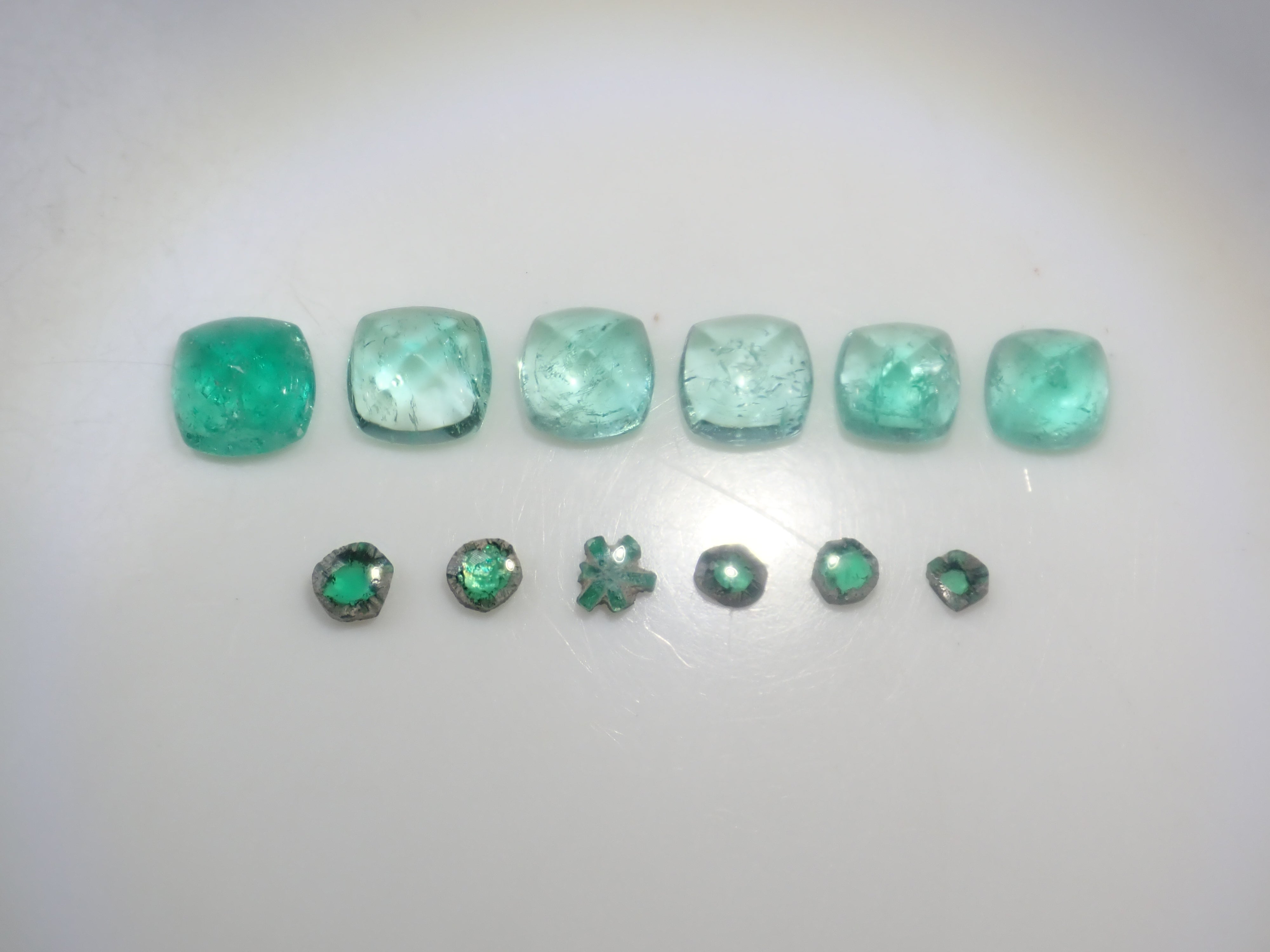 【2/13 22時販売】《限定6セット》コロンビア産逆トラピッチェエメラルド＆ブラジル産エメラルド(シュガーローフカット)2石セット《複数購入割引有》