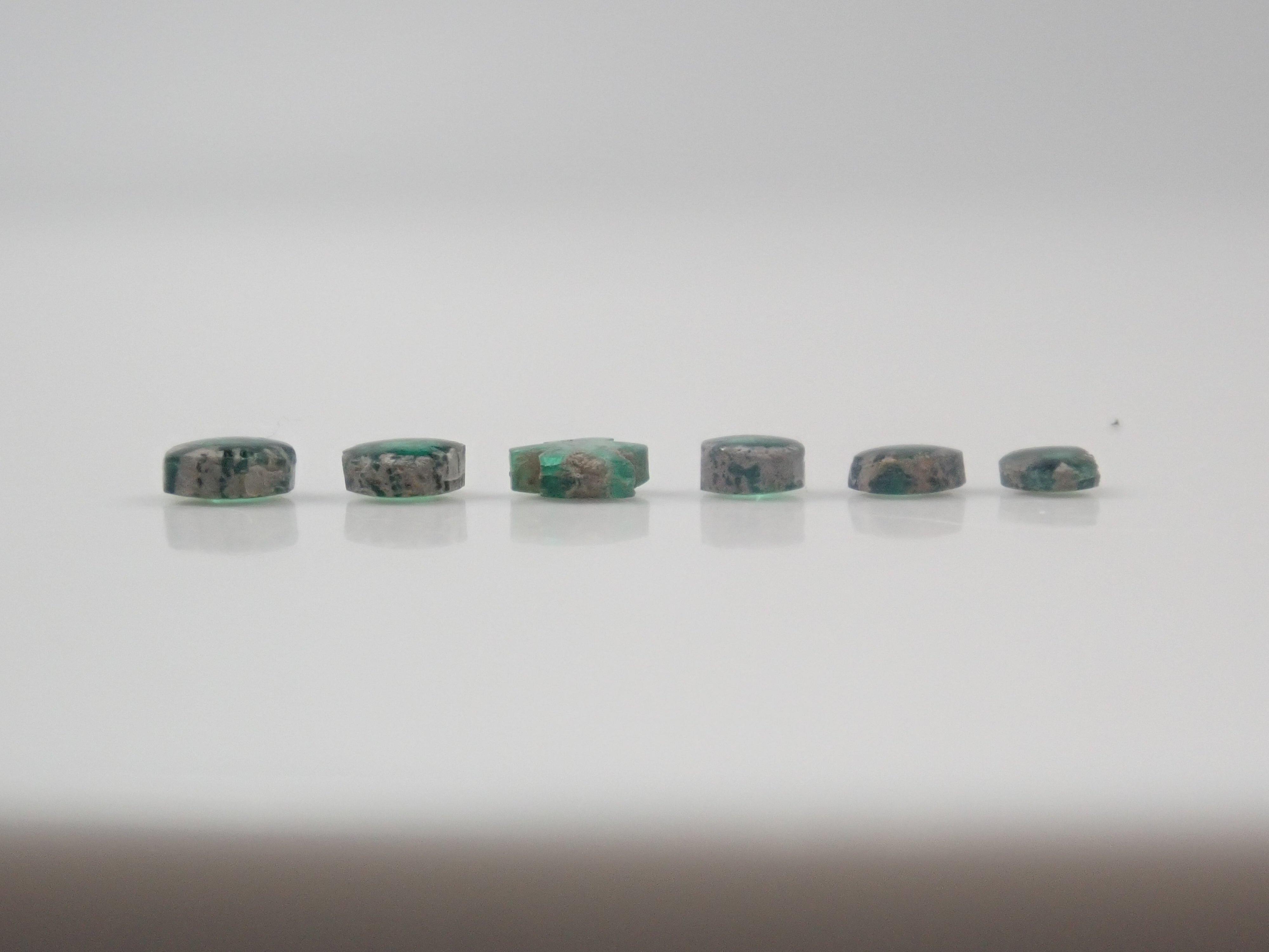 【2/13 22時販売】《限定6セット》コロンビア産逆トラピッチェエメラルド＆ブラジル産エメラルド(シュガーローフカット)2石セット《複数購入割引有》