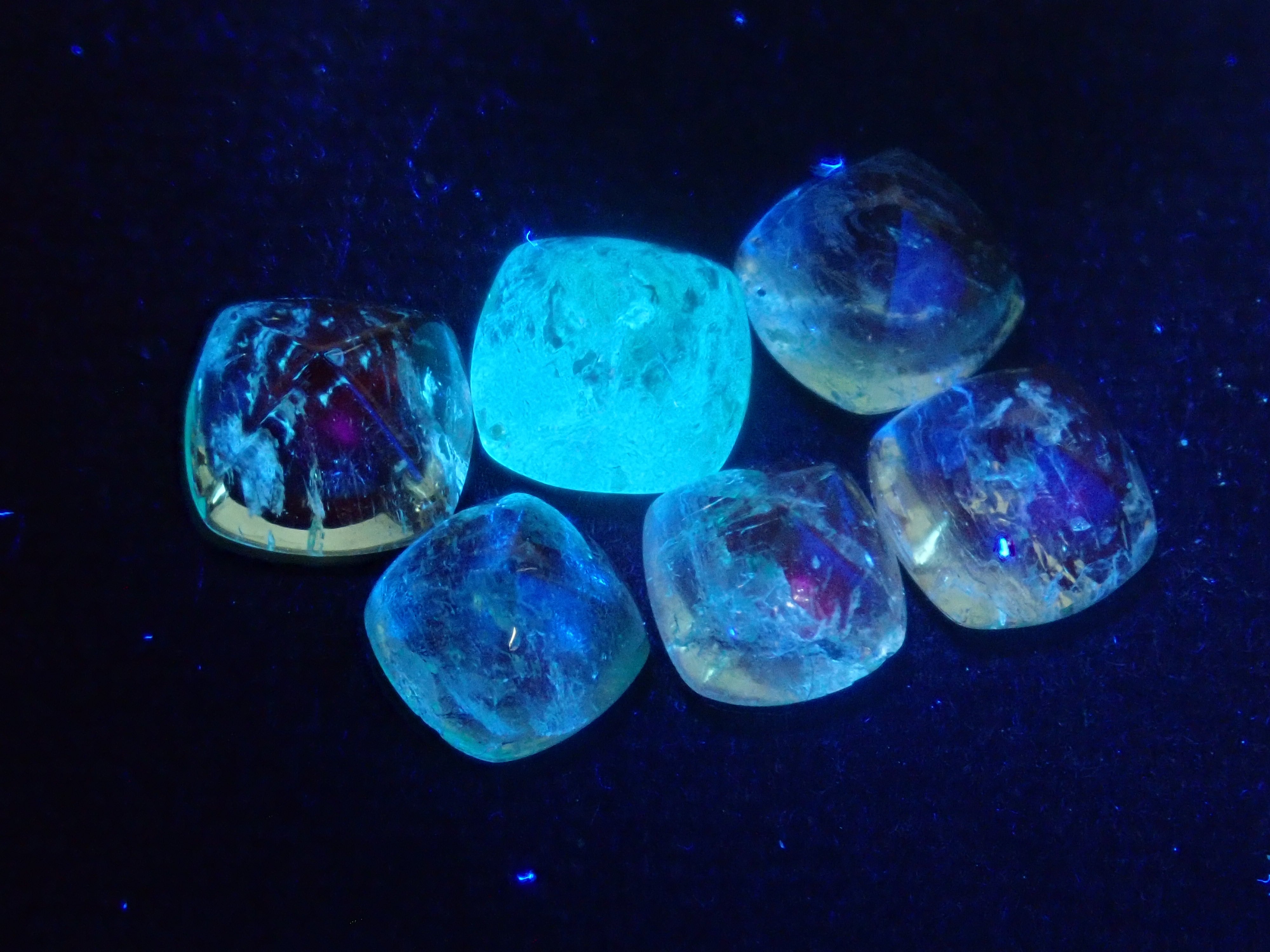 【2/13 22時販売】《限定6セット》コロンビア産逆トラピッチェエメラルド＆ブラジル産エメラルド(シュガーローフカット)2石セット《複数購入割引有》