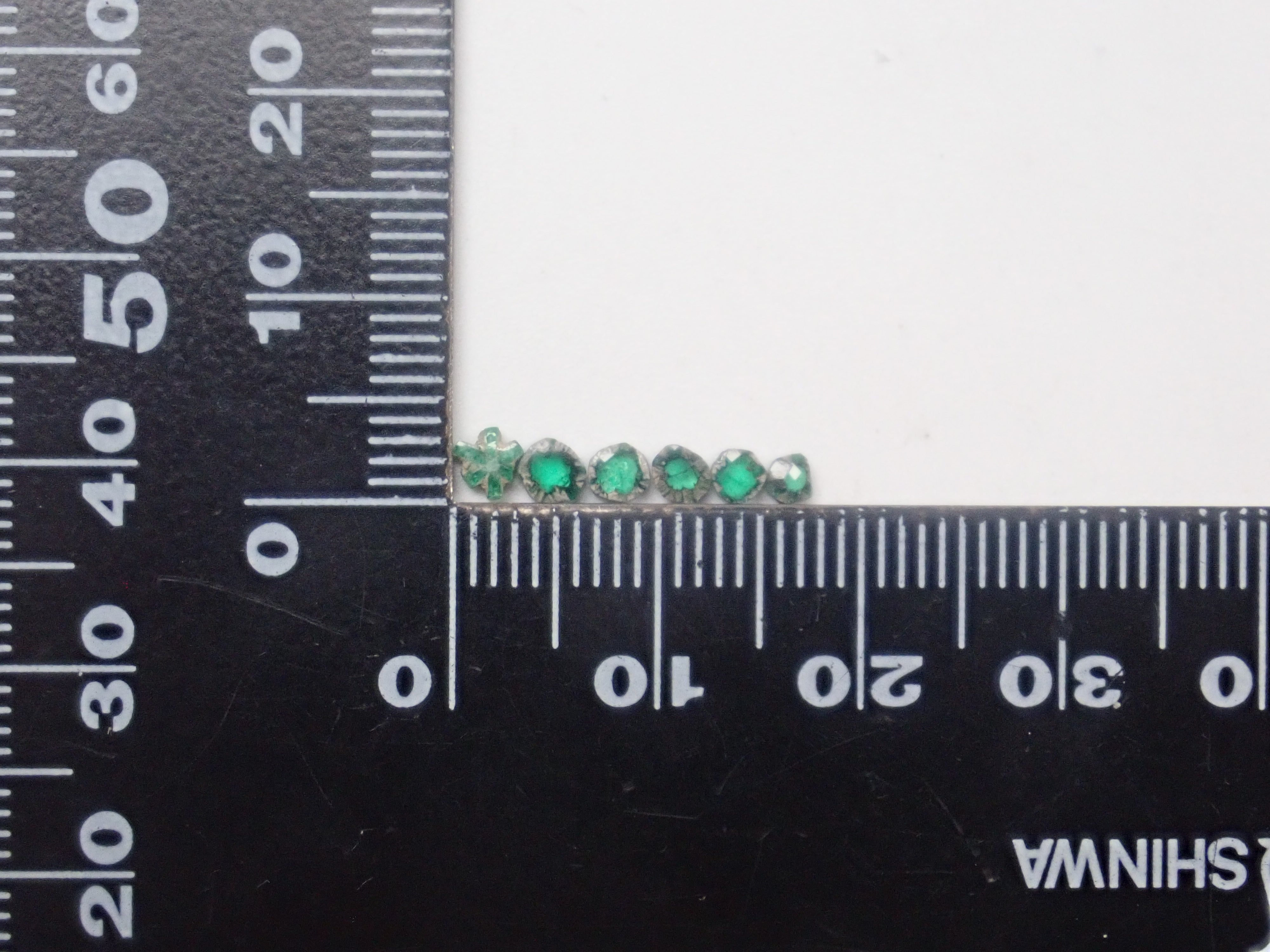 【2/13 22時販売】《限定6セット》コロンビア産逆トラピッチェエメラルド＆ブラジル産エメラルド(シュガーローフカット)2石セット《複数購入割引有》