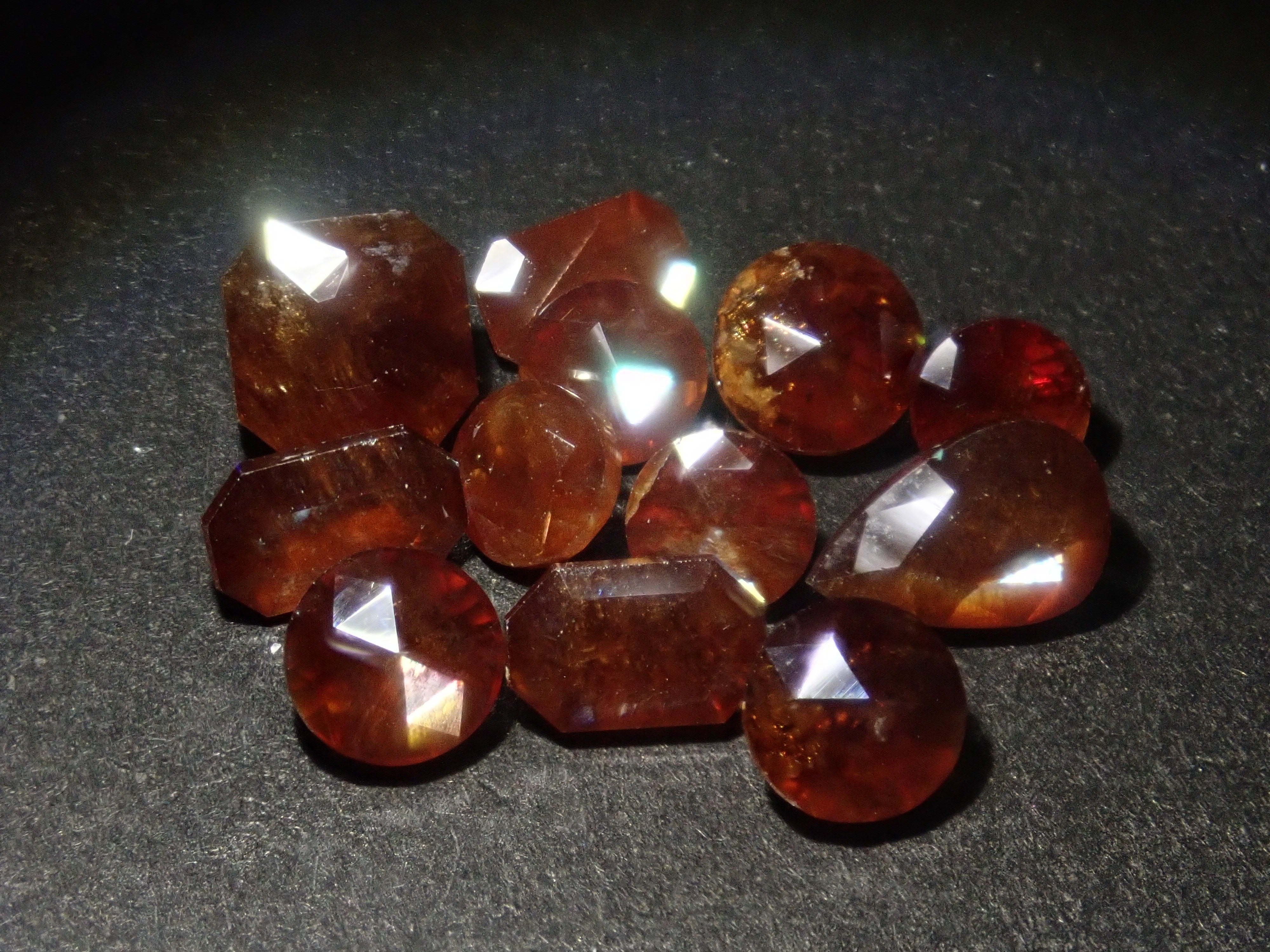 【2/11  22時販売】《限定14石》奈良県天川村産レインボーガーネット（サンジェ氏のファセットカット）《複数購入割引有》