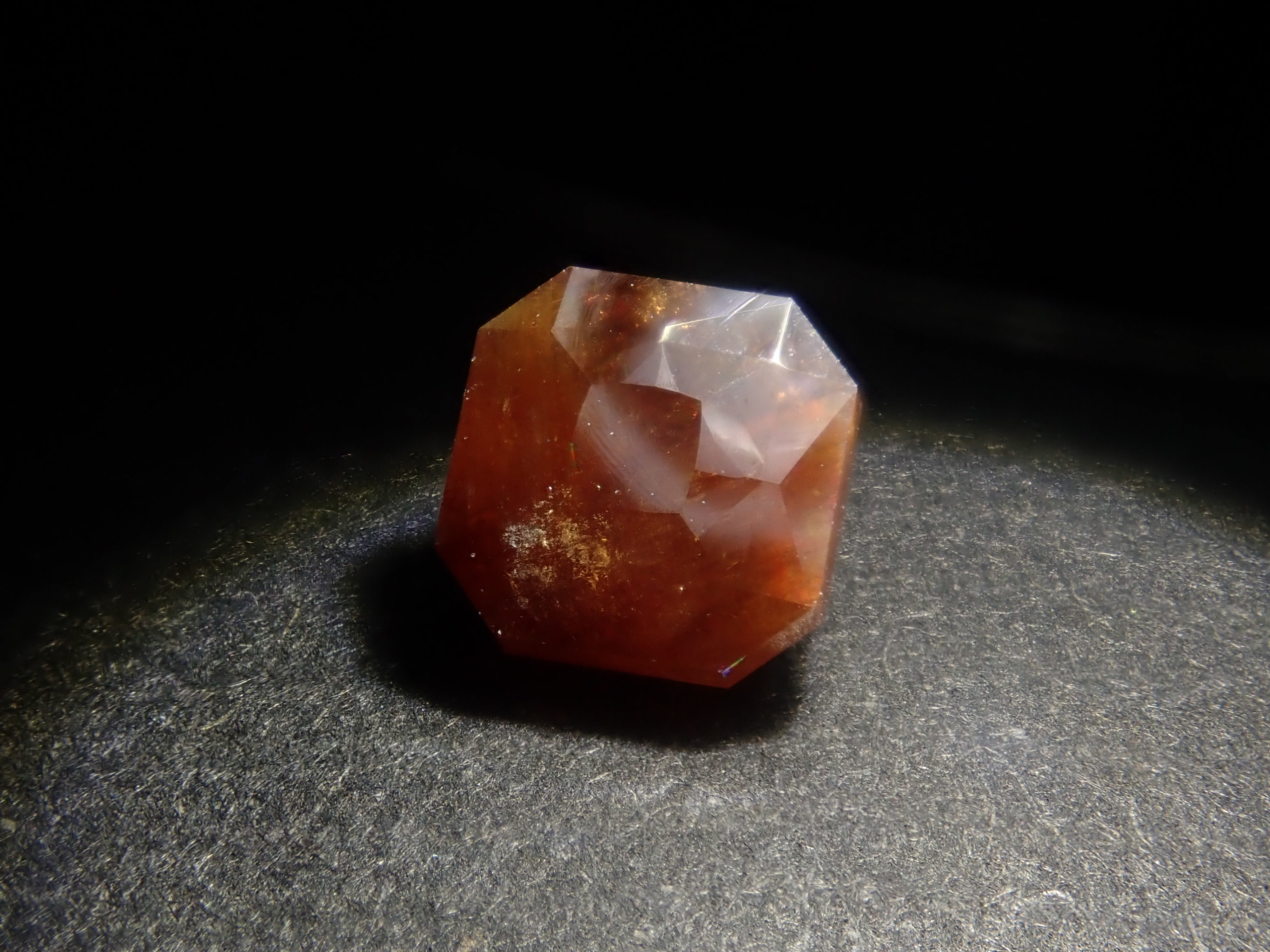 【2/11  22時販売】《限定14石》奈良県天川村産レインボーガーネット（サンジェ氏のファセットカット）《複数購入割引有》