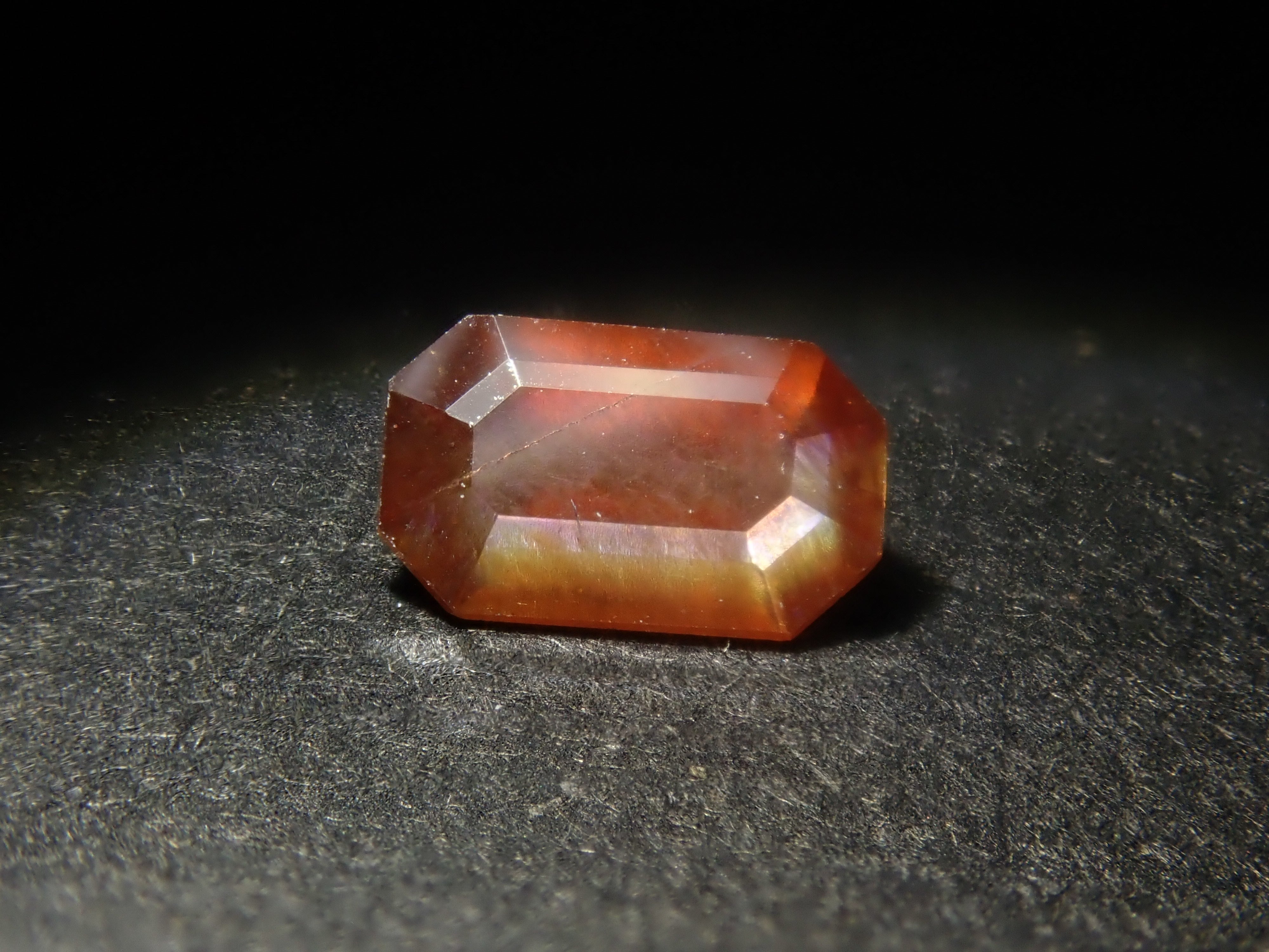 限定14石》奈良県天川村産レインボーガーネット（サンジェ氏の