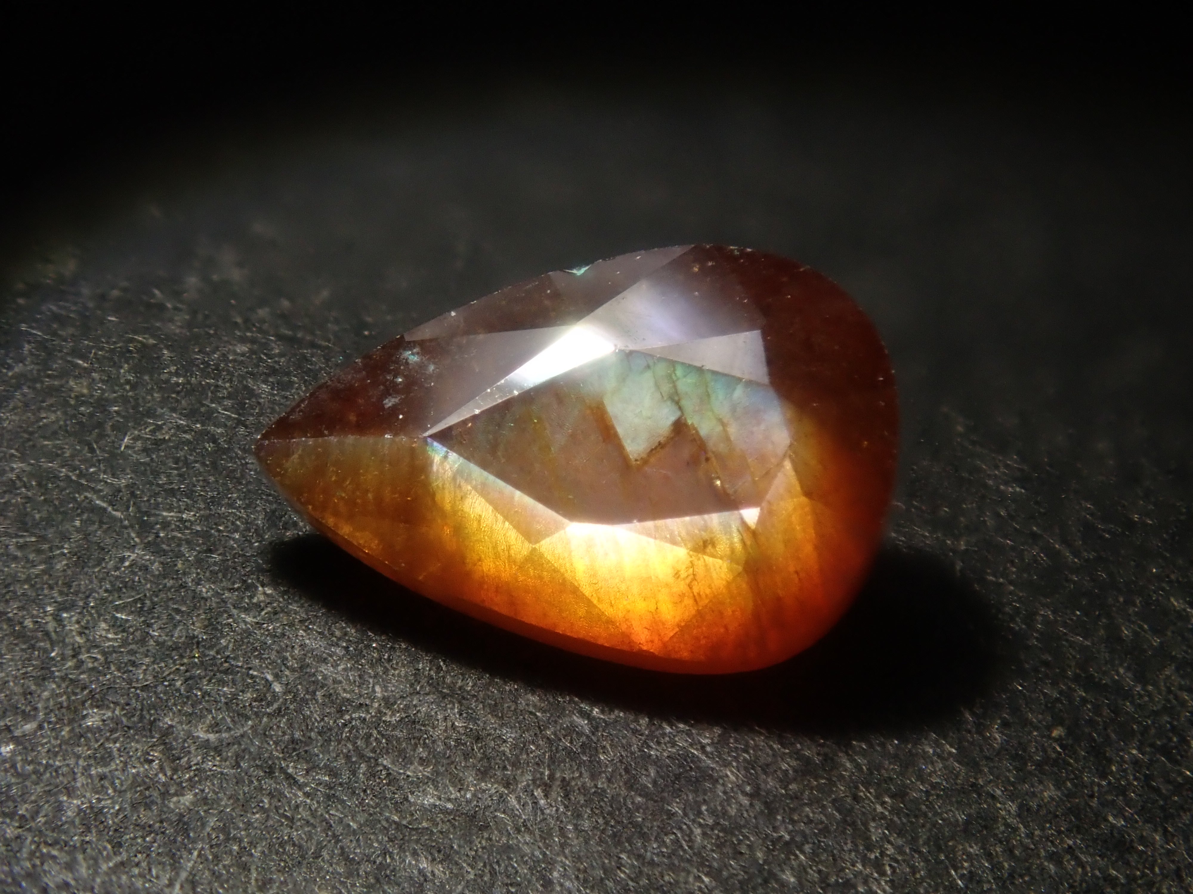 【2/11  22時販売】《限定14石》奈良県天川村産レインボーガーネット（サンジェ氏のファセットカット）《複数購入割引有》