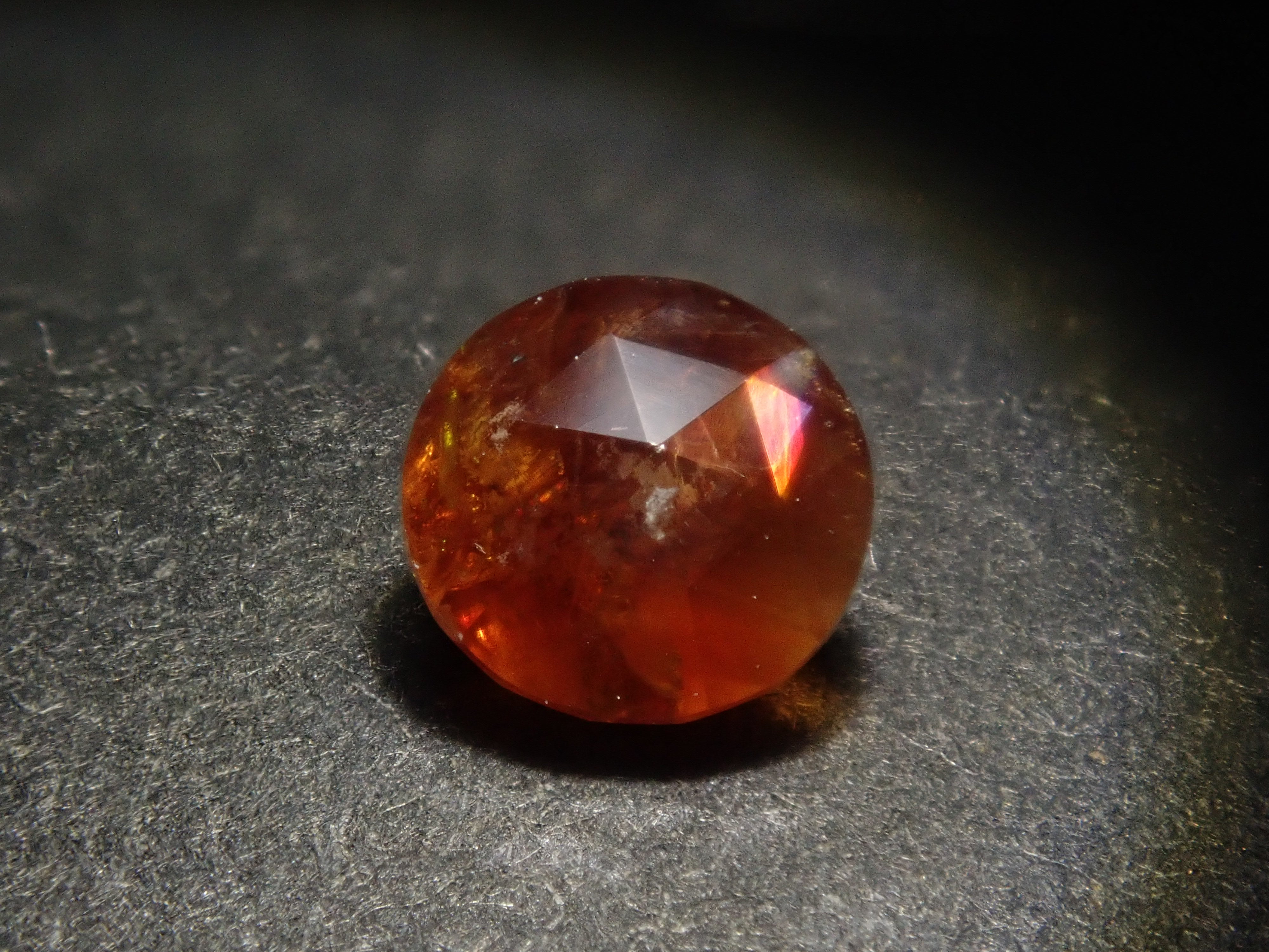 【2/11  22時販売】《限定14石》奈良県天川村産レインボーガーネット（サンジェ氏のファセットカット）《複数購入割引有》