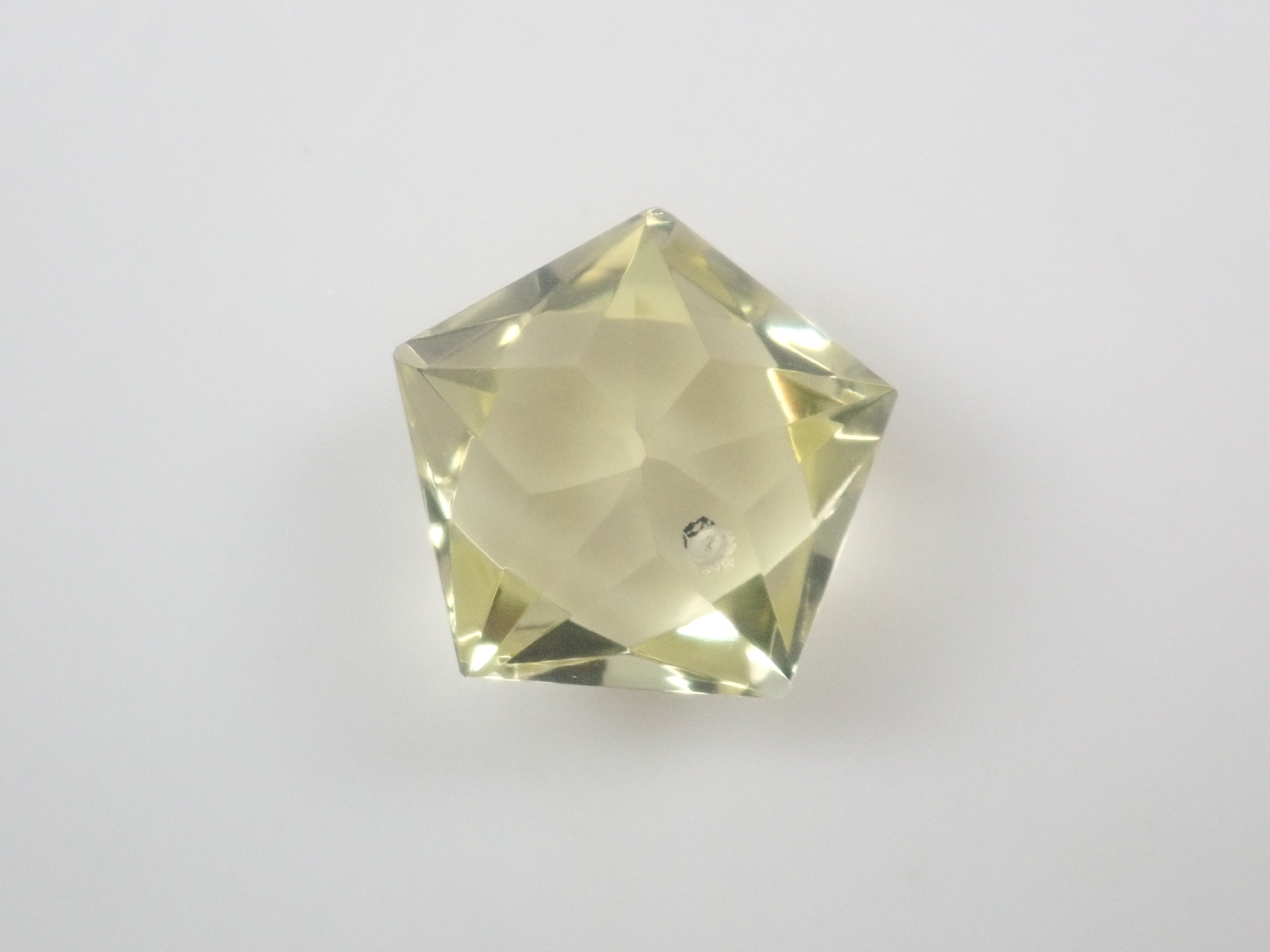 [Available at 10 PM on February 2nd] Limited to 10 stones! Takeshi Yamamoto Cut Gemstone Gacha! Fire Flower Cut Rock Crystal and More! Discounts Available for Multiple Purchases!