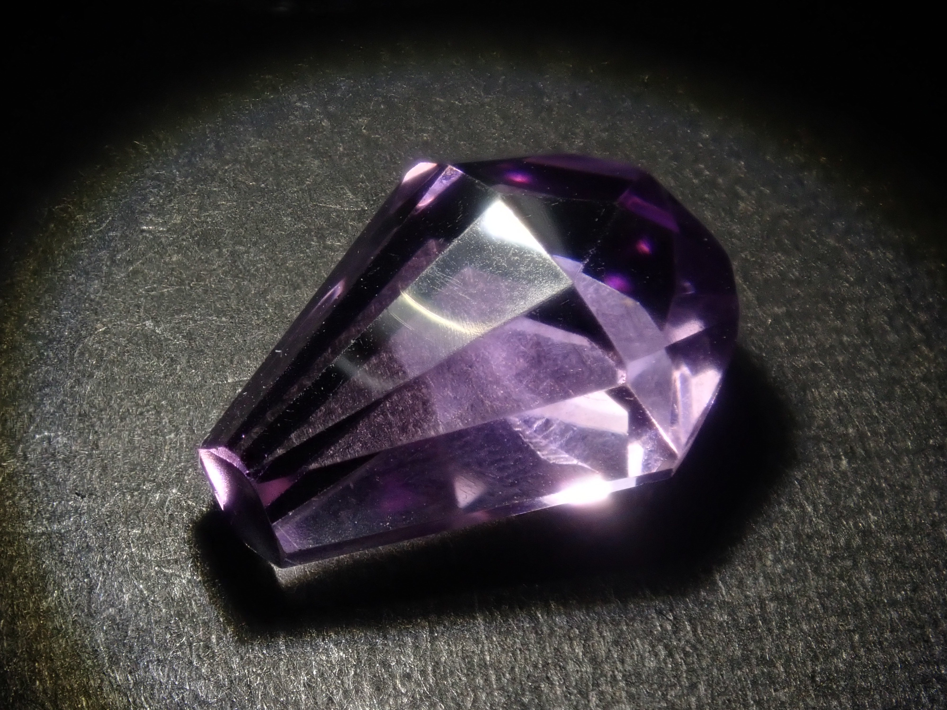 [Available at 10 PM on February 2nd] Limited to 10 stones! Takeshi Yamamoto Cut Gemstone Gacha! Fire Flower Cut Rock Crystal and More! Discounts Available for Multiple Purchases!